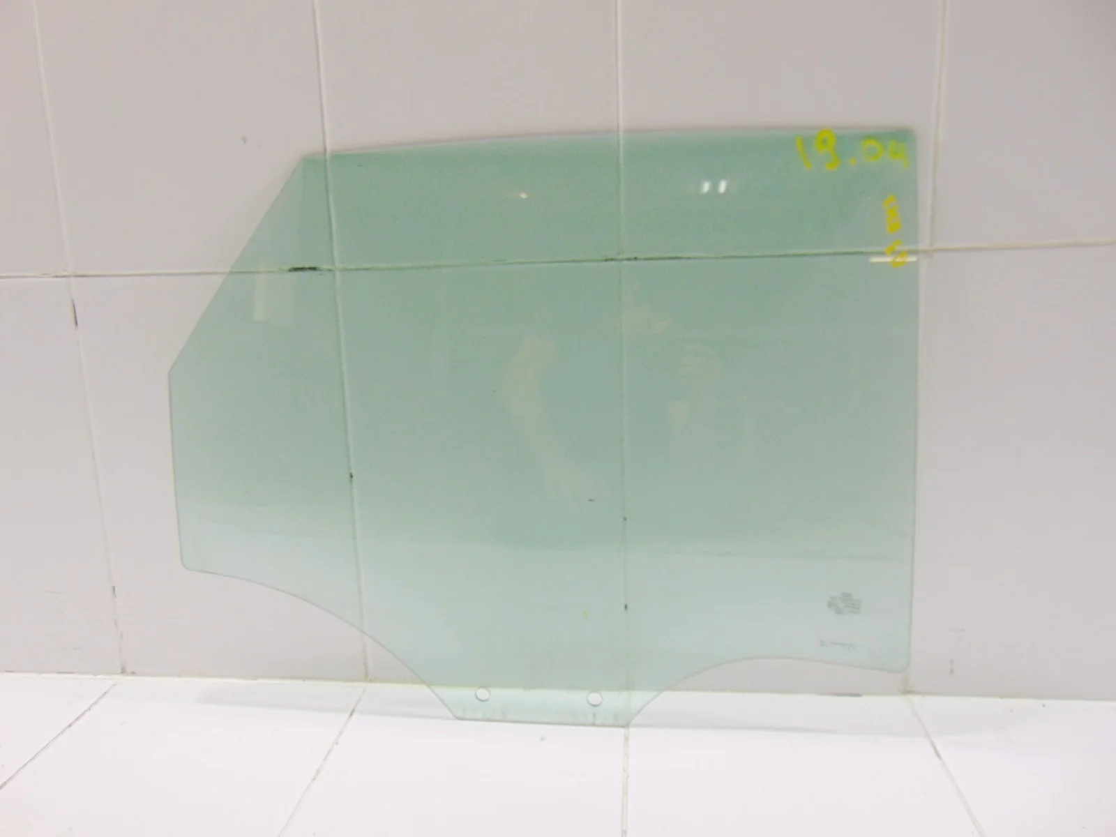 Стекло двери AUDI Q3 2011-2018 8U0845206 8U, заднее правое