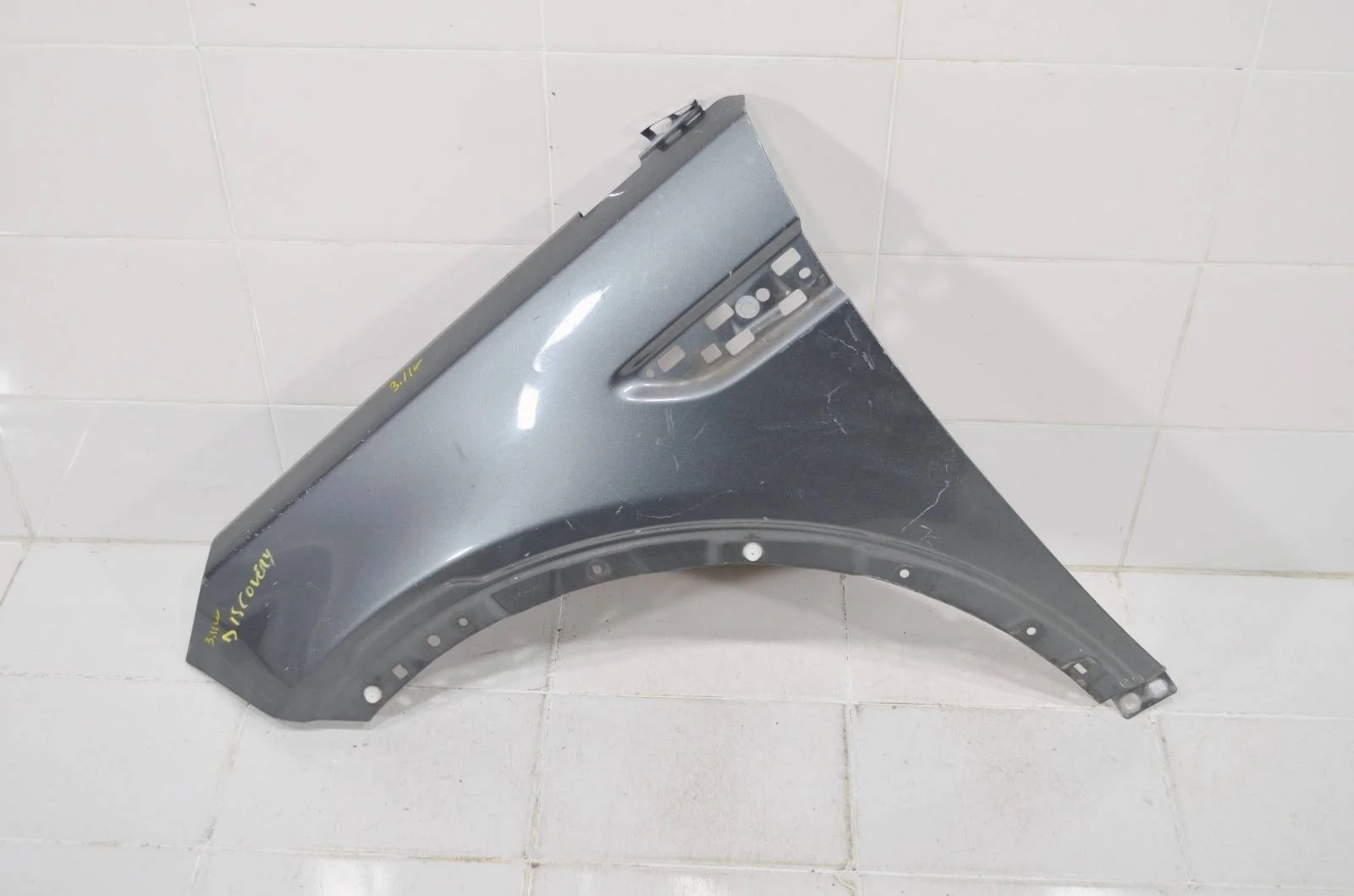 Крыло LAND ROVER DISCOVERY SPORT 2015+ LR061384 L550, переднее левое