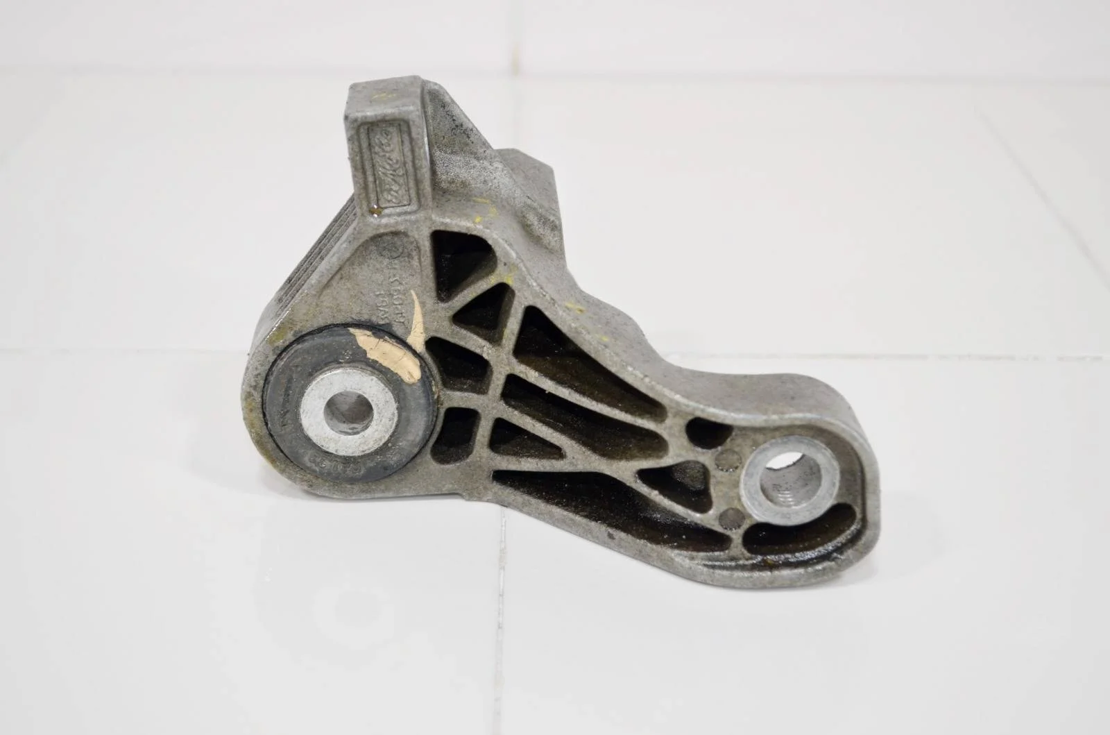 Кронштейн кпп Ford Kuga 2012+ 1776000 CBS