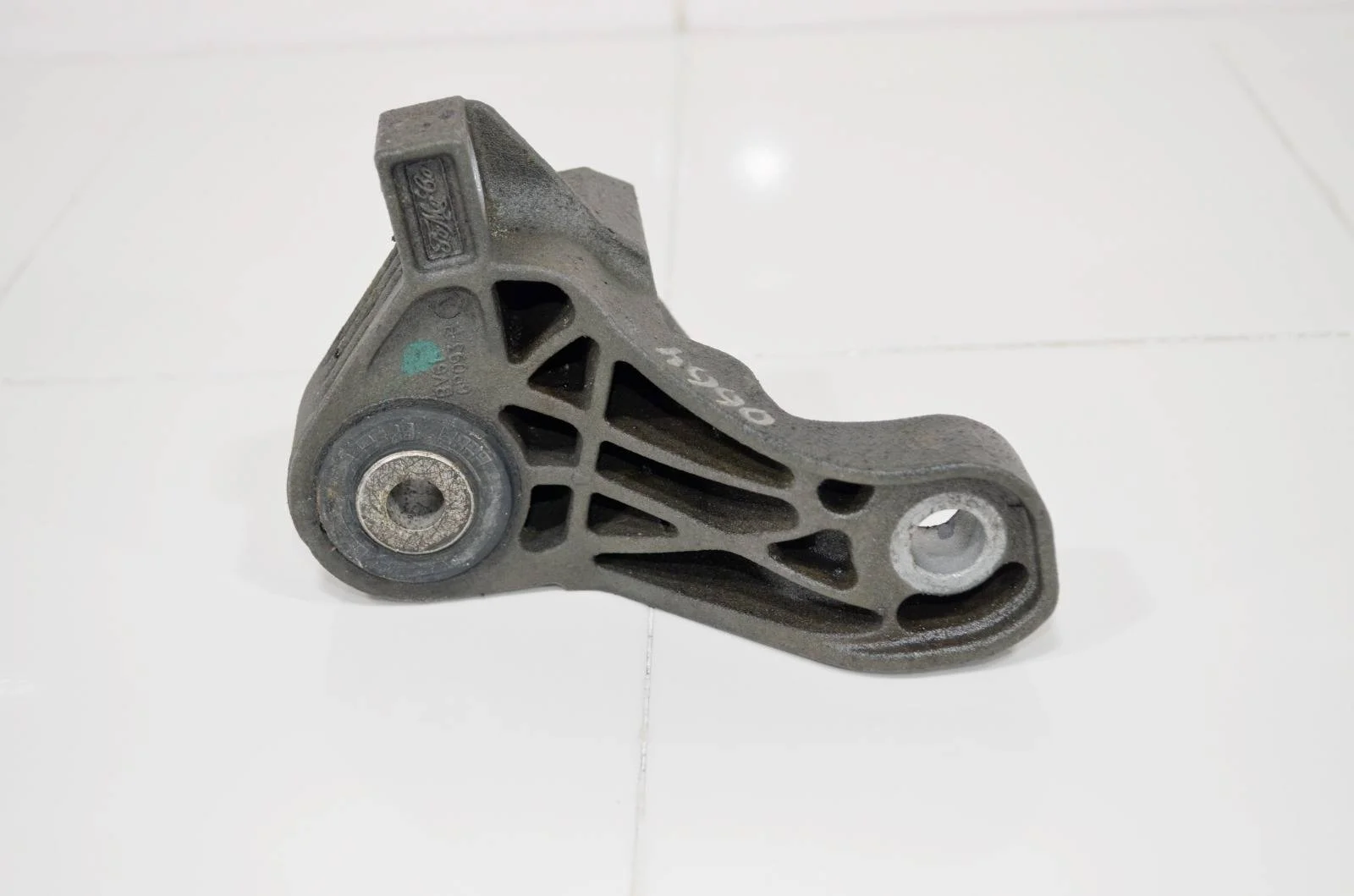 Кронштейн кпп Ford Kuga 2012+ 1776000 CBS