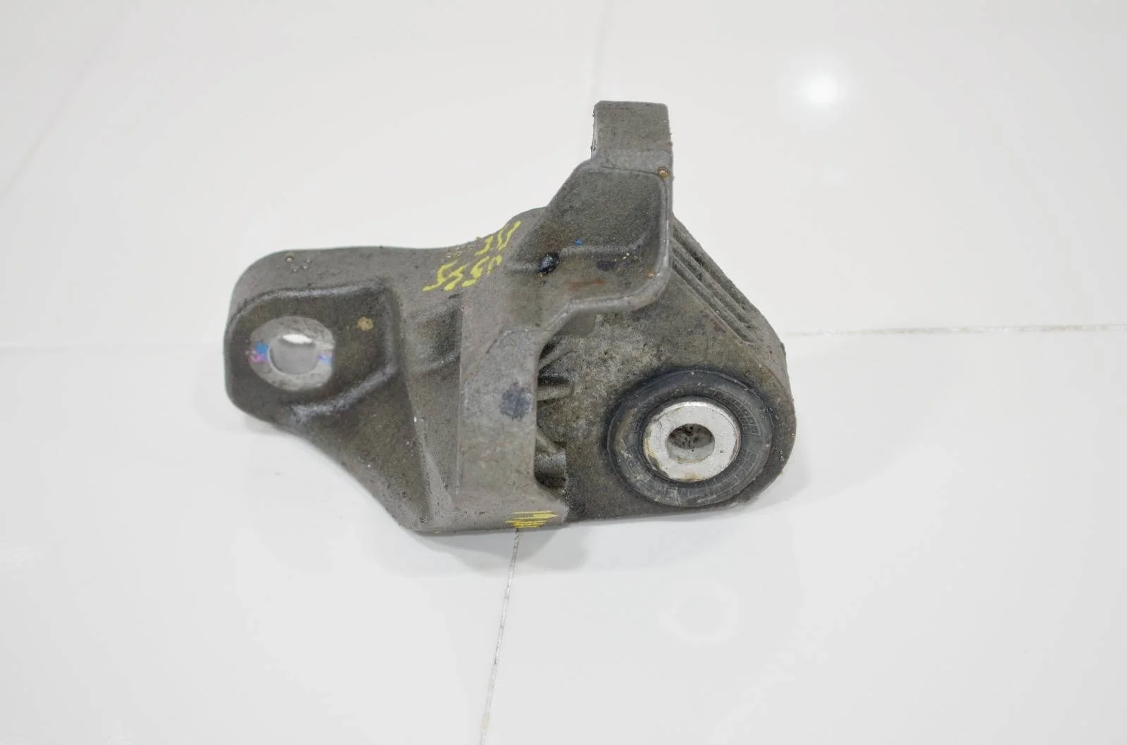 Кронштейн кпп Ford Escape 2012+ 1776000 3