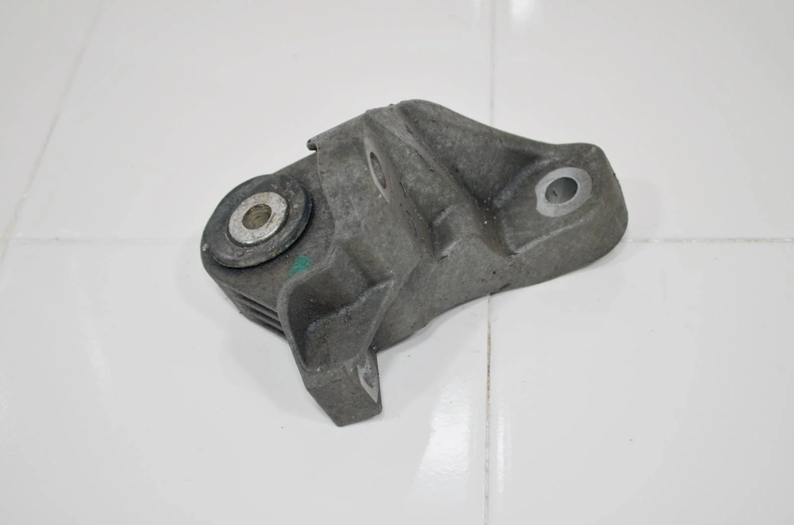 Кронштейн кпп Ford Escape 2012+ 1776000 3