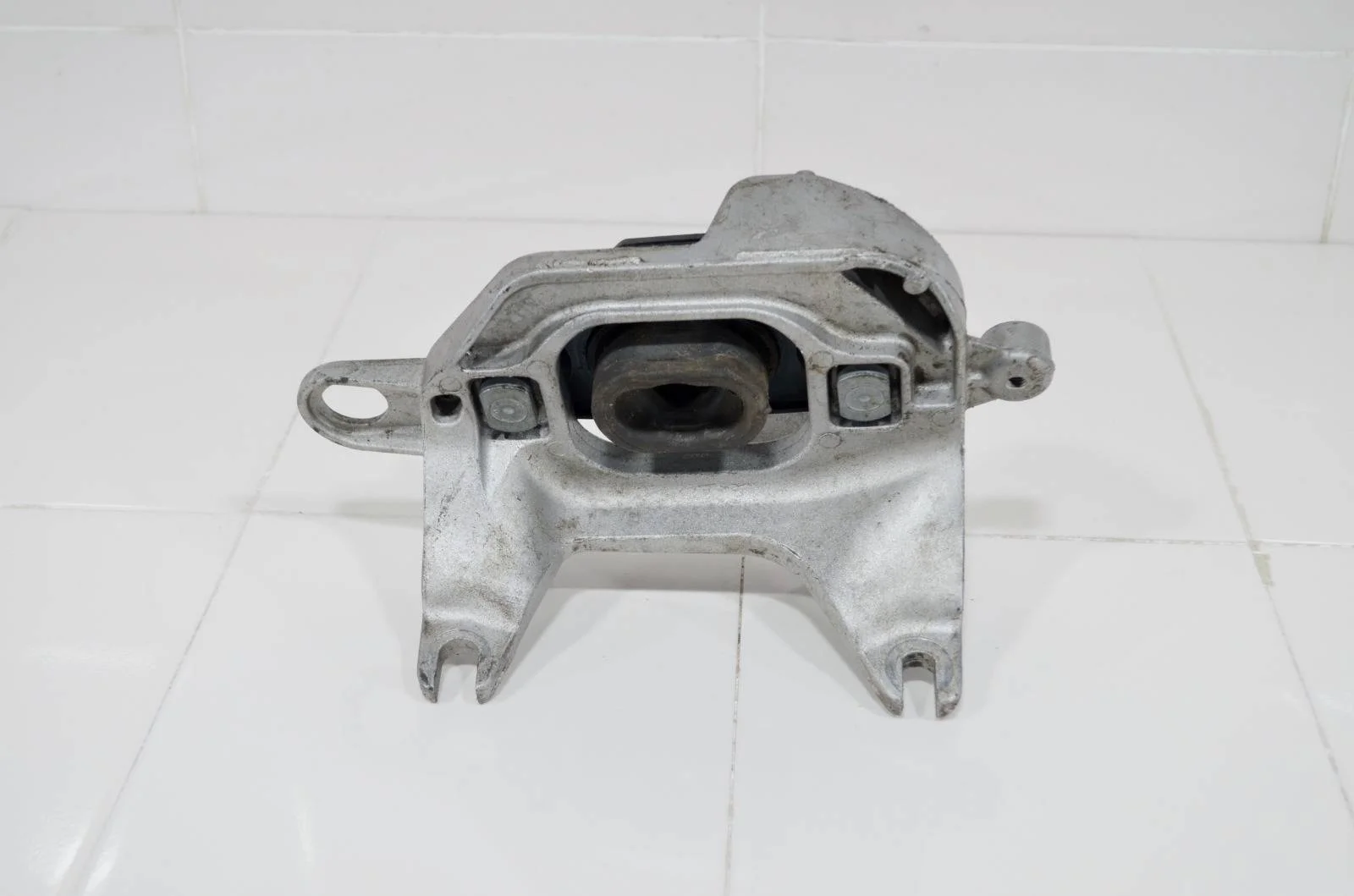 Опора двигателя NISSAN QASHQAI 2013+ 112221641R J11