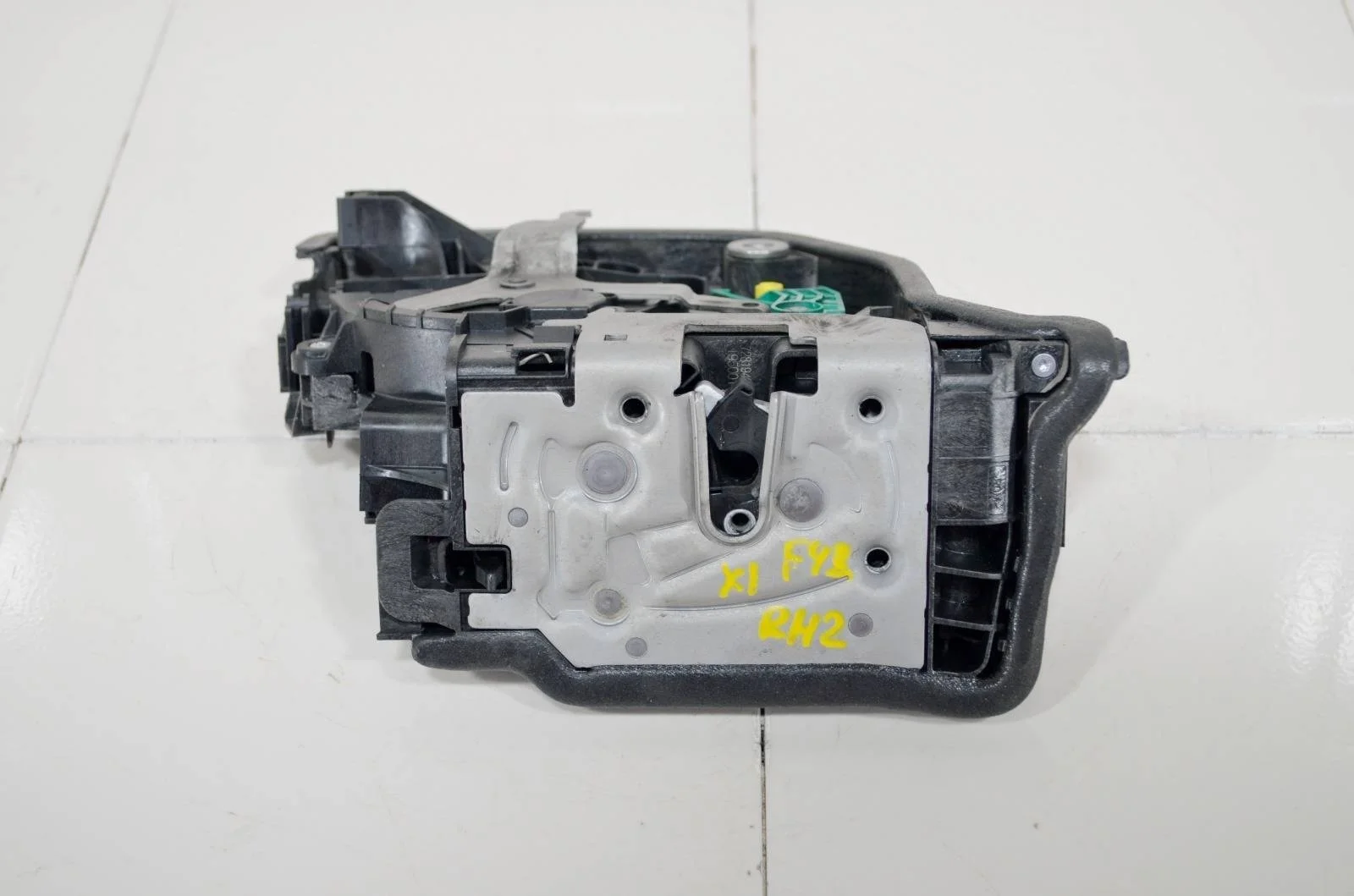 Замок двери BMW X1 2014+ 51227281940 F48, задний правый