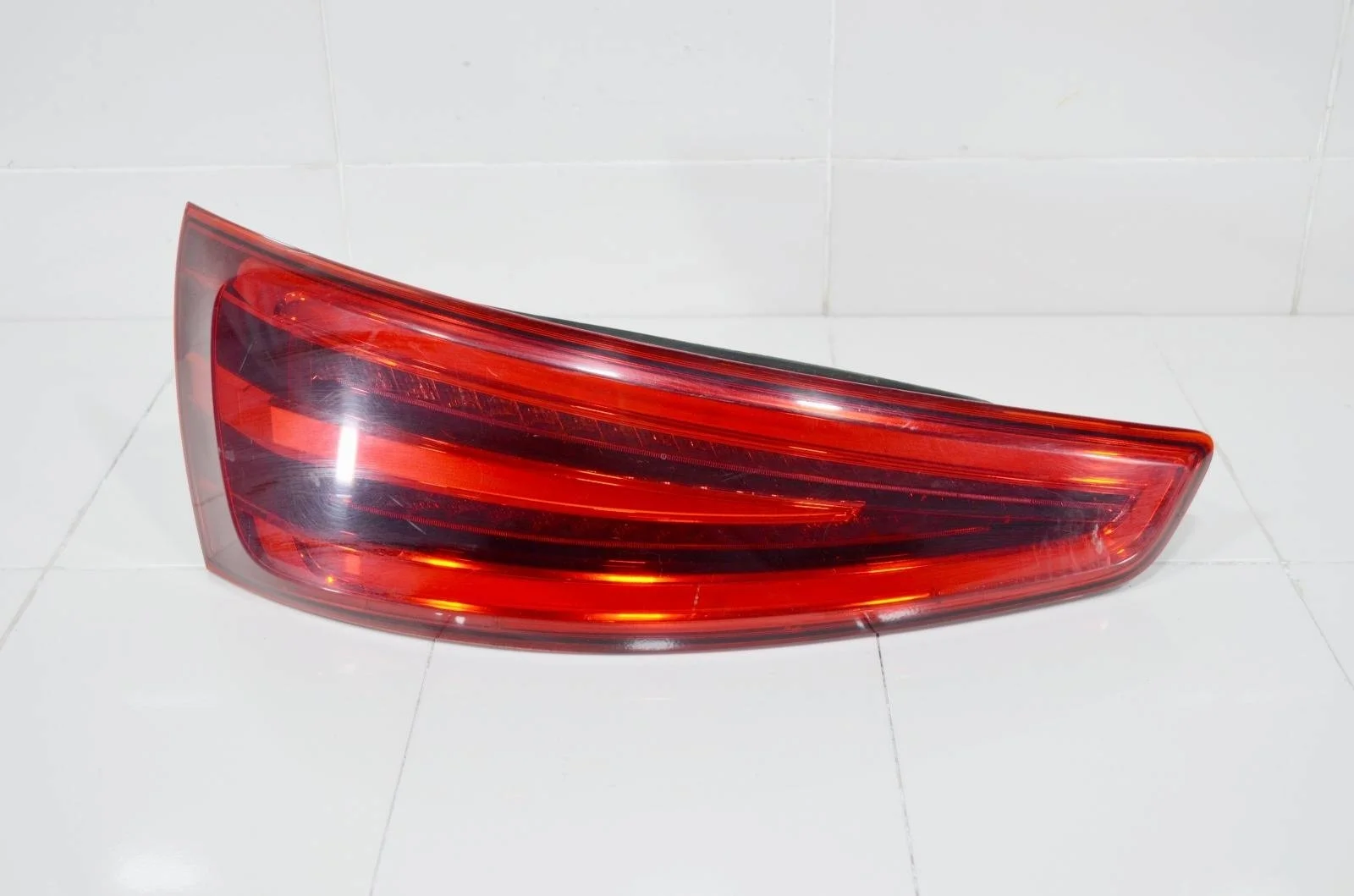 Фонарь AUDI Q3 2012+ 8U0945093A 8U, левый