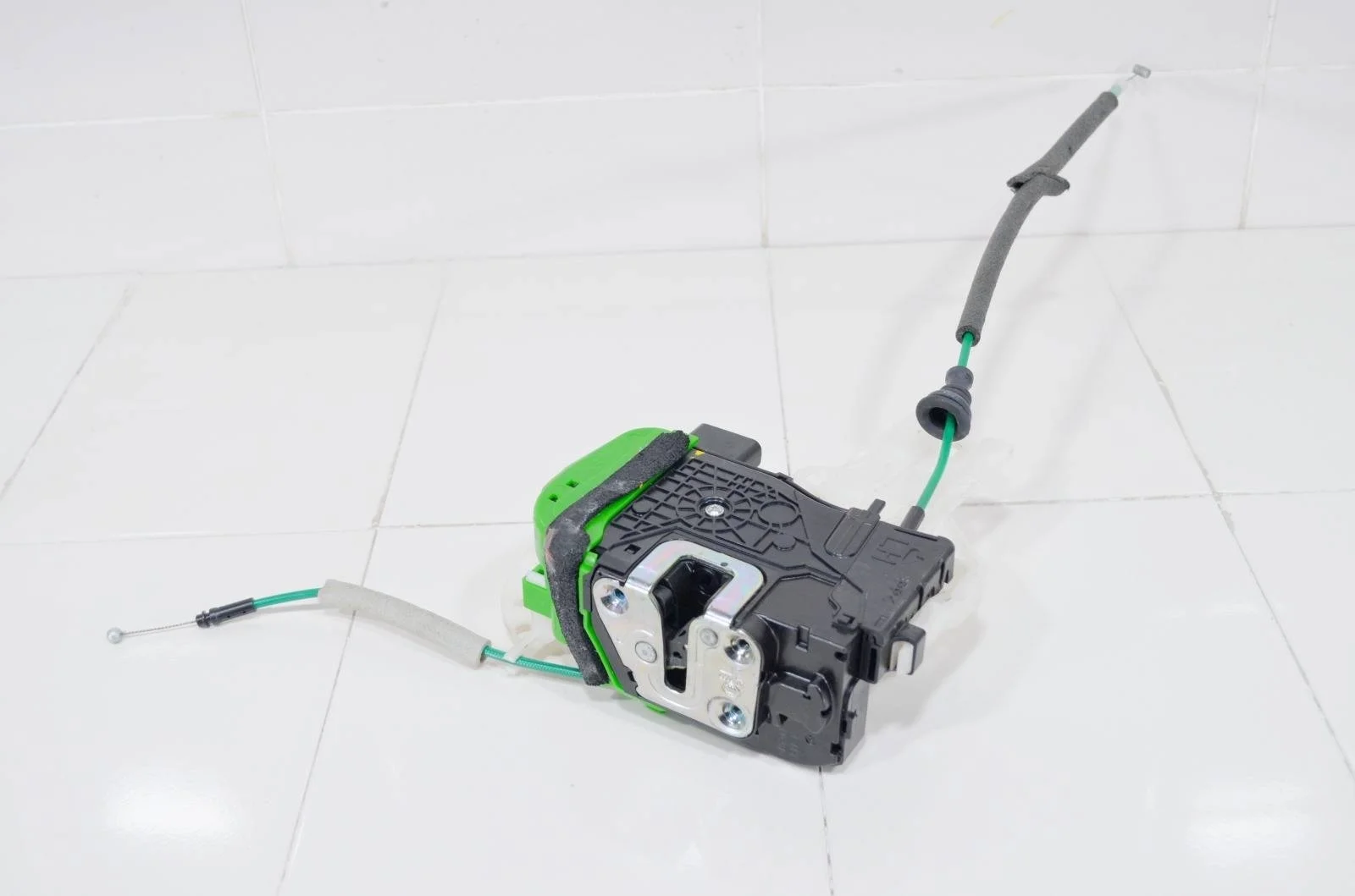 Замок двери HYUNDAI I40 2011+ 813103Z000 VF, передний левый