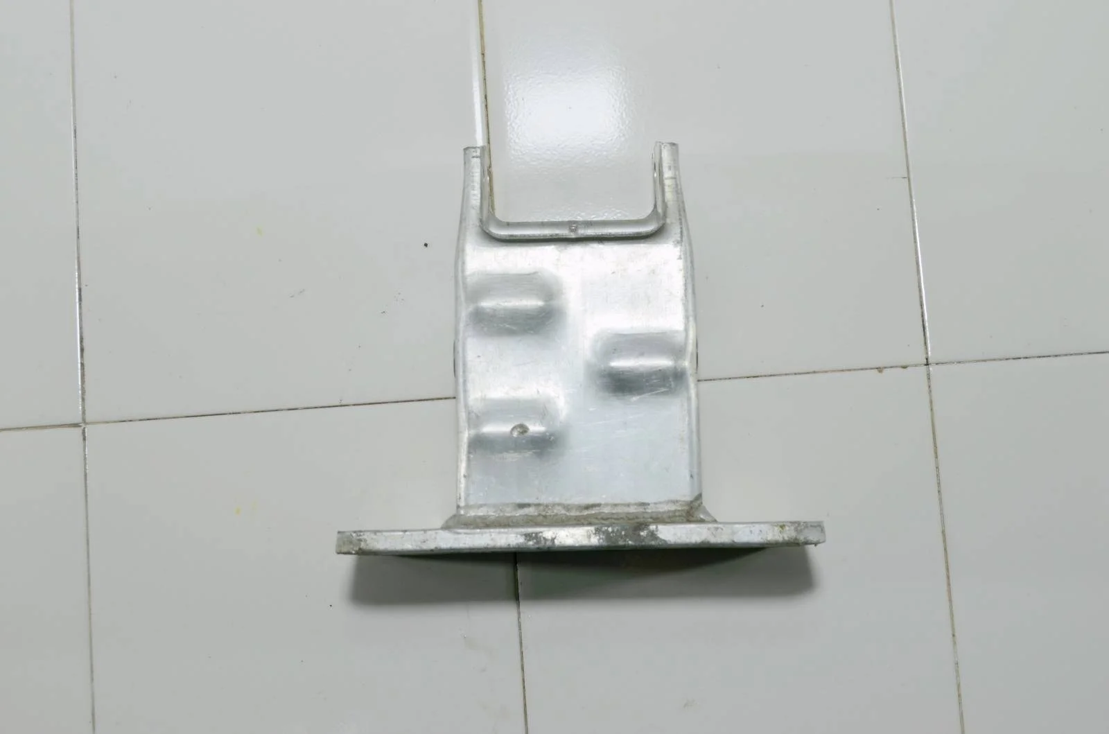 Кронштейн усилителя бампера BMW 5-Series 2003+ 51117148586 E60/61, передний