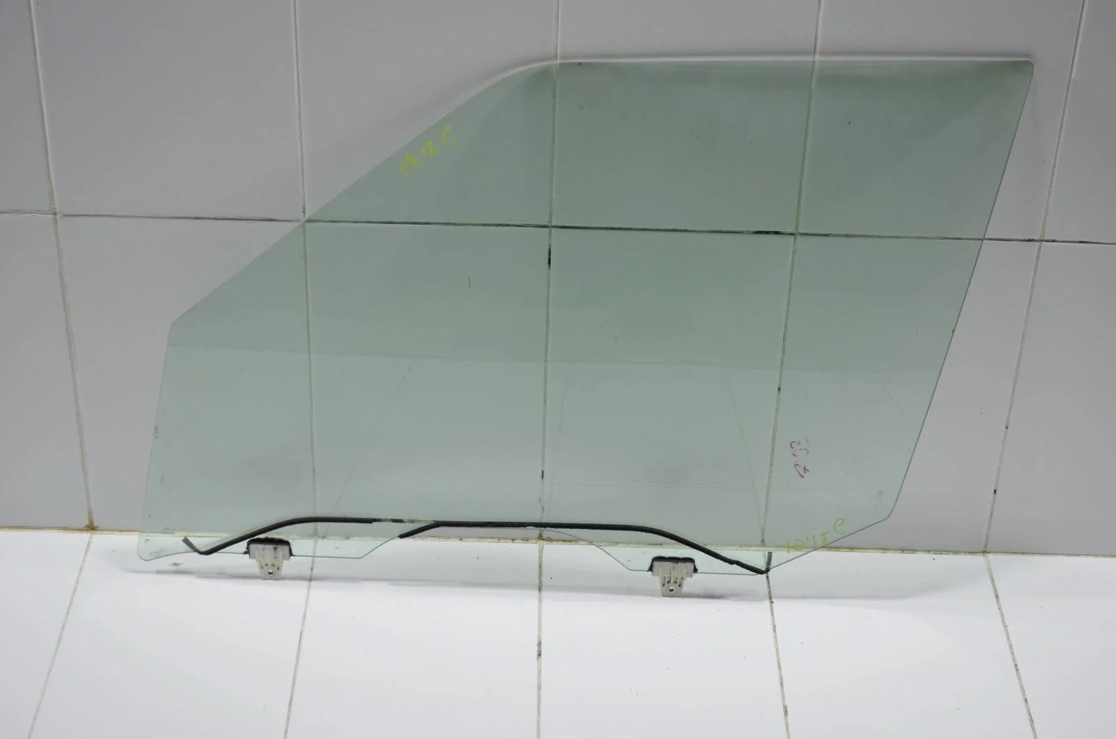 Стекло двери INFINITI QX56 2010+ 803011LA0A Z62, переднее левое