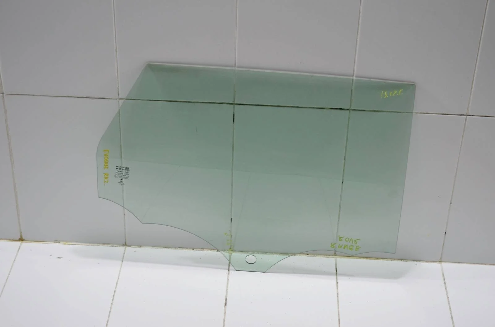 Стекло двери Land Rover RANGE ROVER EVOQUE 2011-2018 LR026712 L538, заднее правое