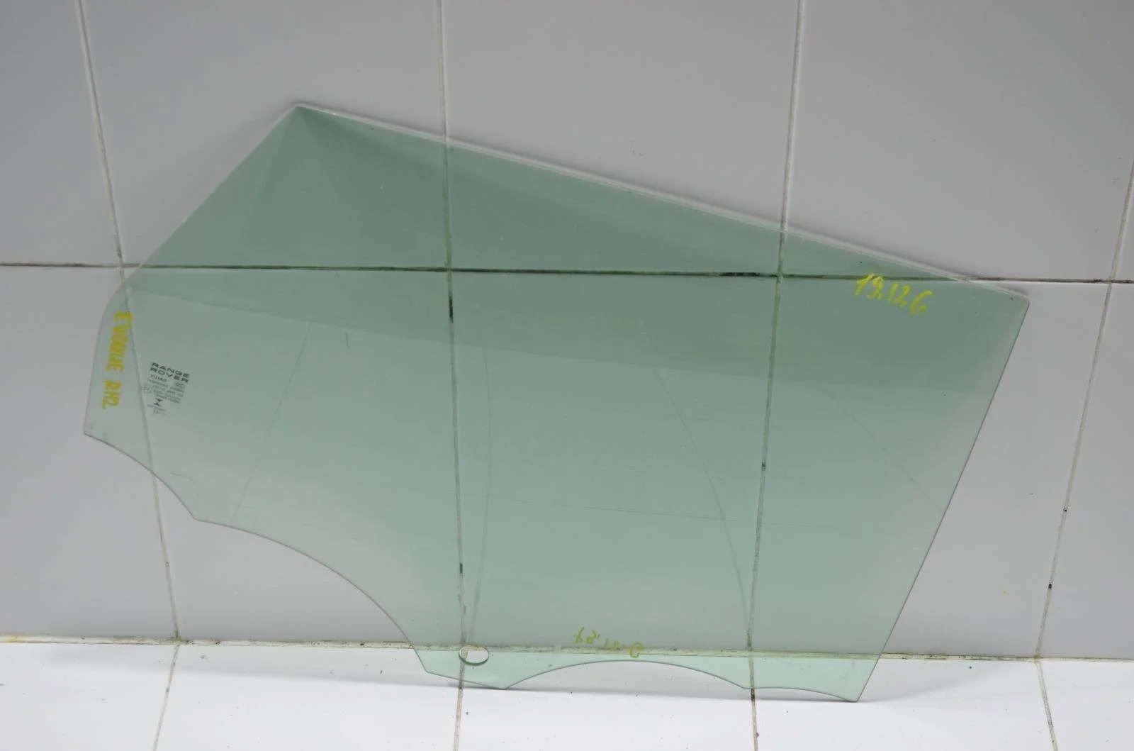 Стекло двери Land Rover RANGE ROVER EVOQUE 2011-2018 LR026712 L538, заднее правое