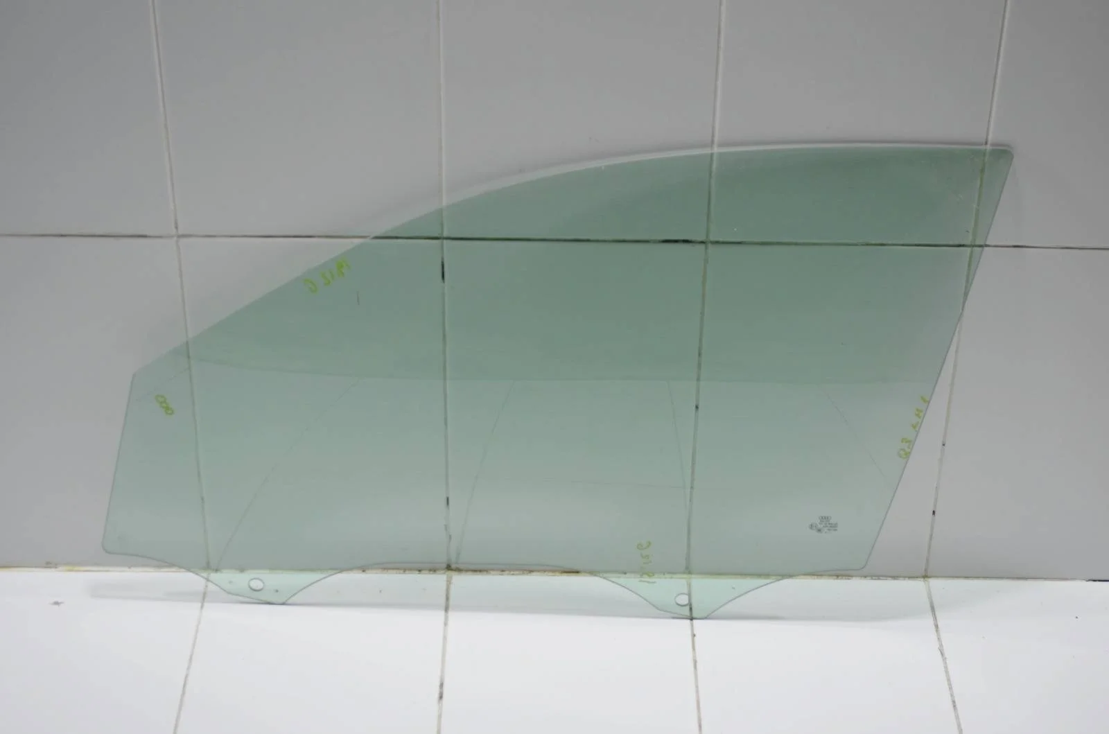 Стекло двери AUDI Q3 2011-2018 8U0845201 8U, переднее левое