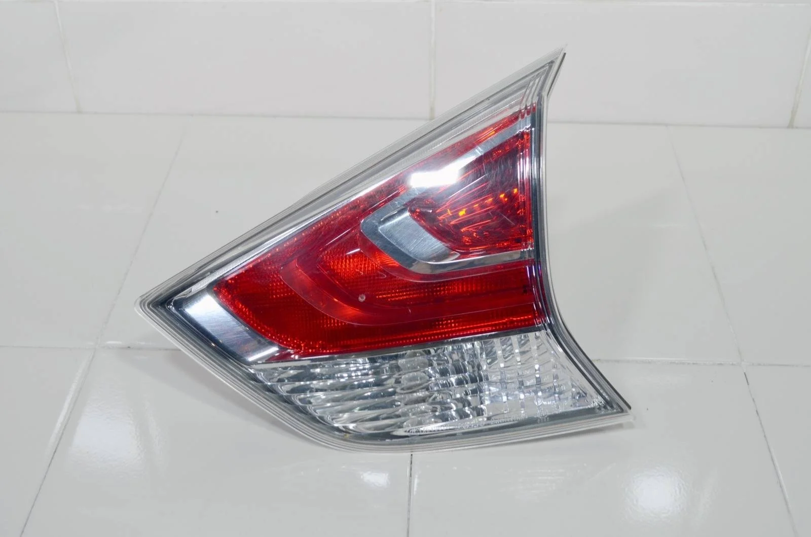 Фонарь NISSAN X-TRAIL 2013+ 265504CA1B T32, правый