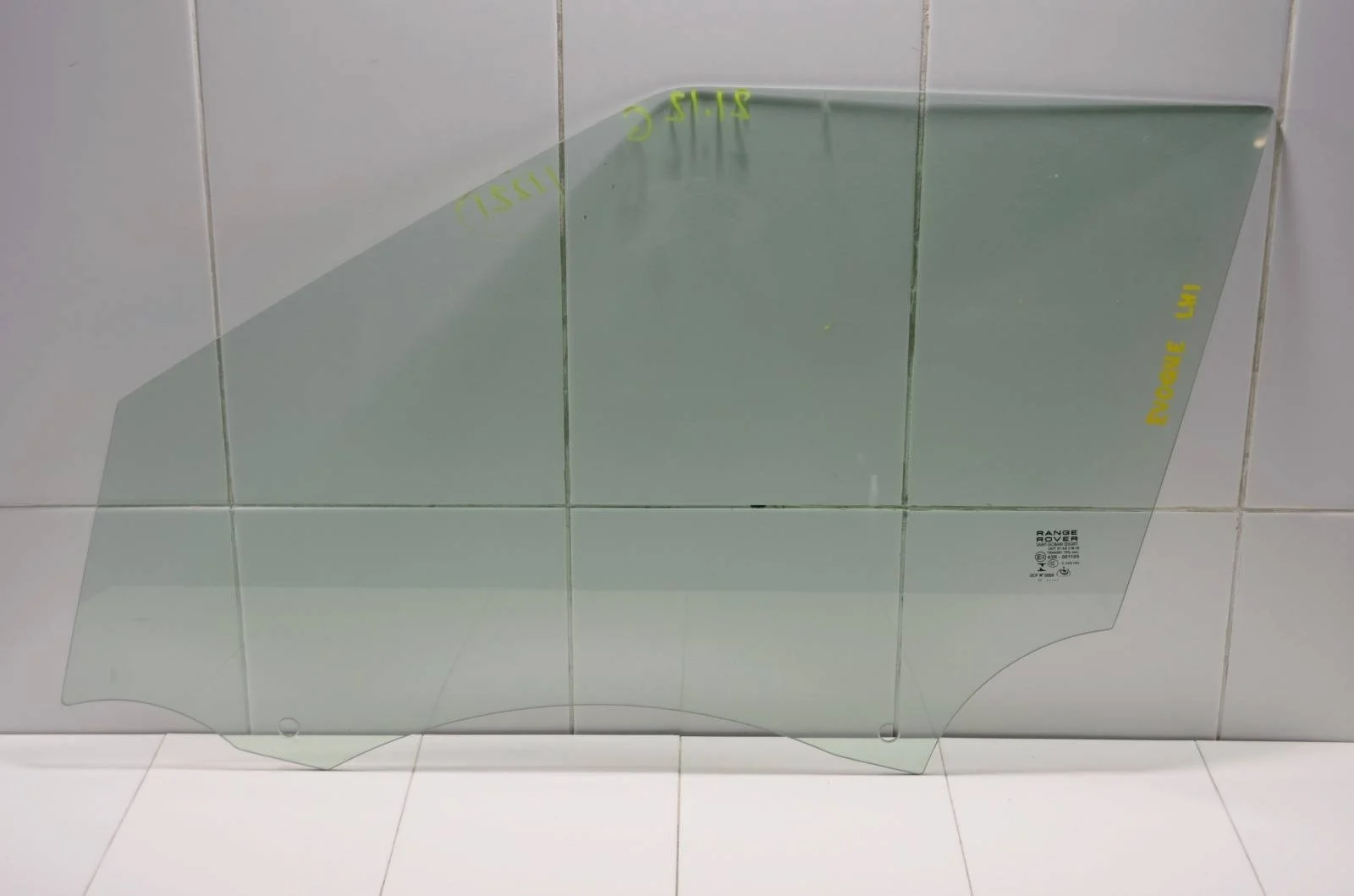 Стекло двери Land Rover RANGE ROVER EVOQUE 2011-2018 LR044526 L538, переднее левое