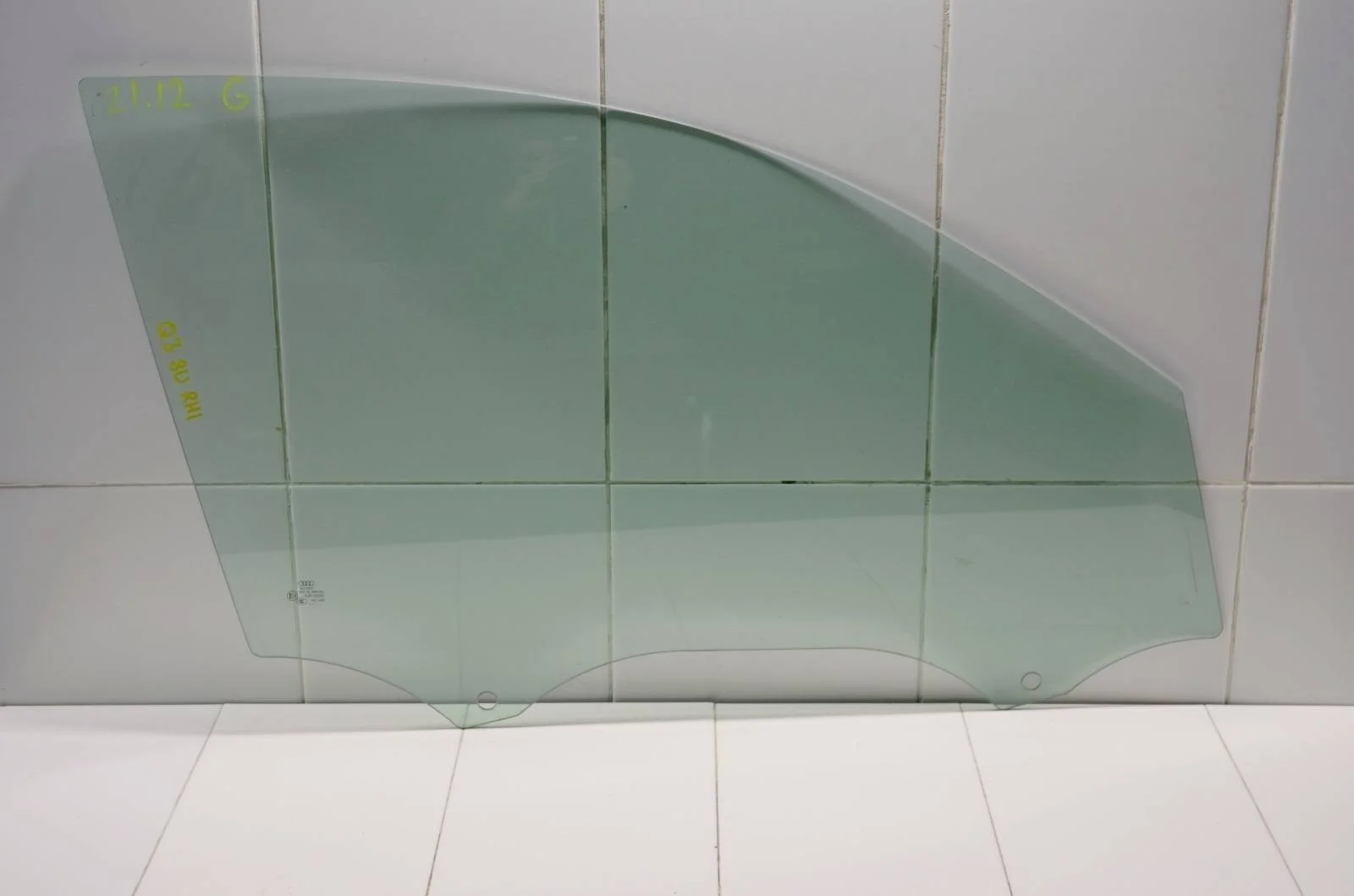 Стекло двери AUDI Q3 2011+ 8U0845202 8U, переднее правое