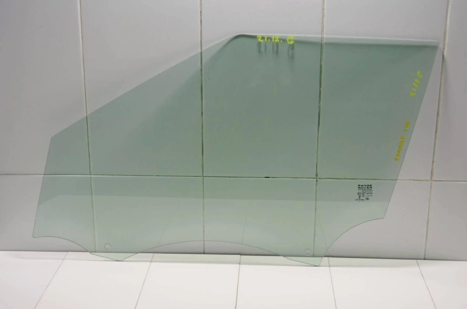 Стекло двери Land Rover RANGE ROVER EVOQUE 2011-2018 LR044526 L538, переднее левое