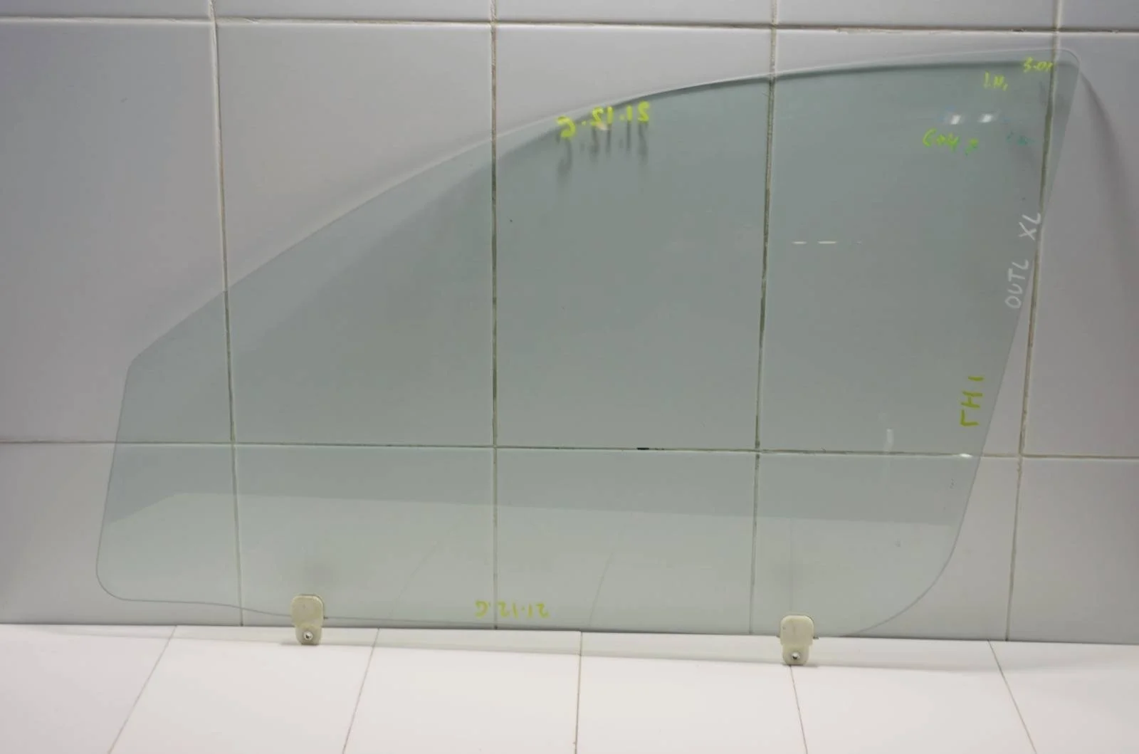 Стекло двери Mitsubishi Outlander 2006-2012 5706A007 CW, переднее левое