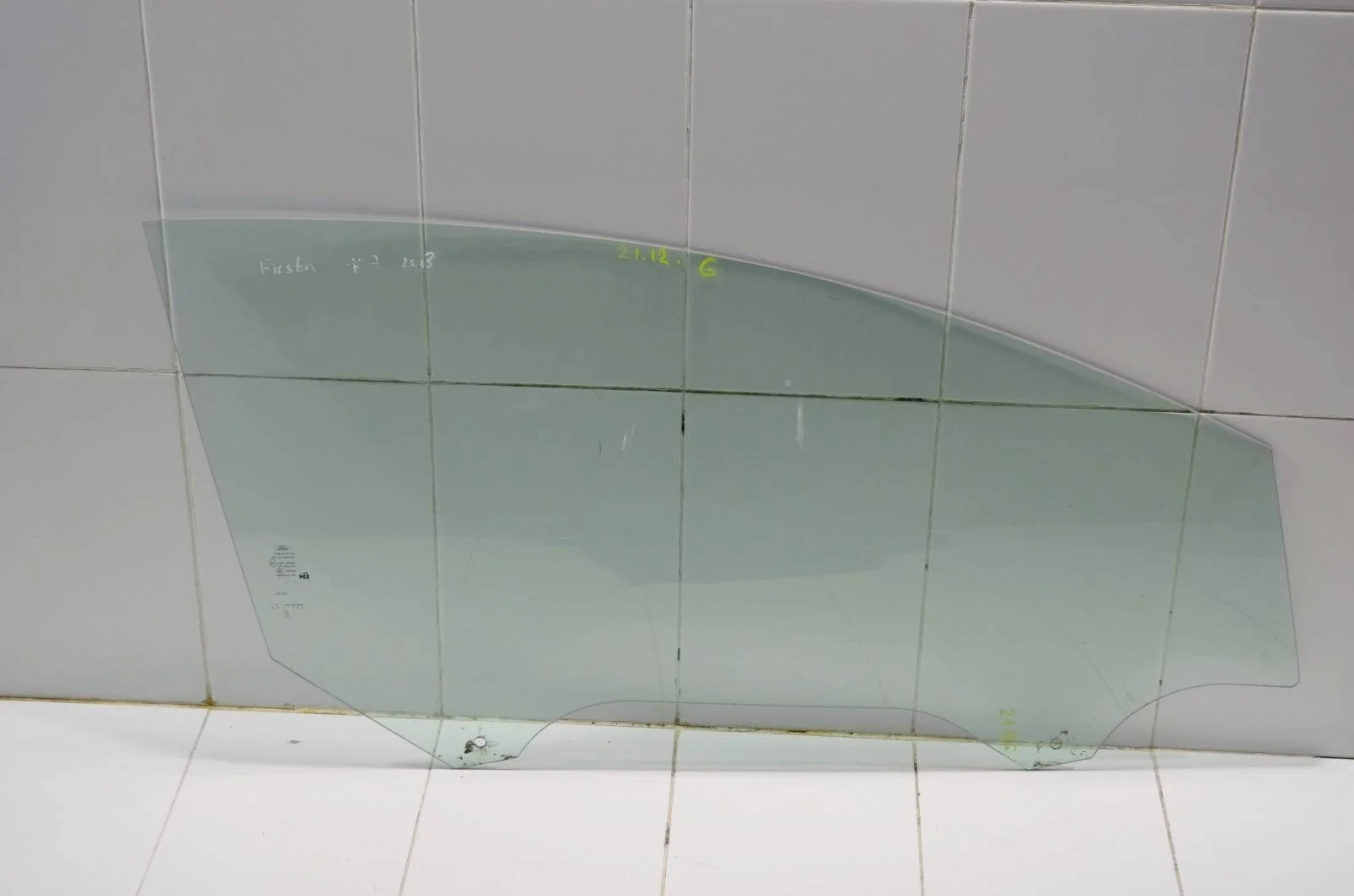 Стекло двери FORD FIESTA 2008-2019 1516082 6, переднее правое