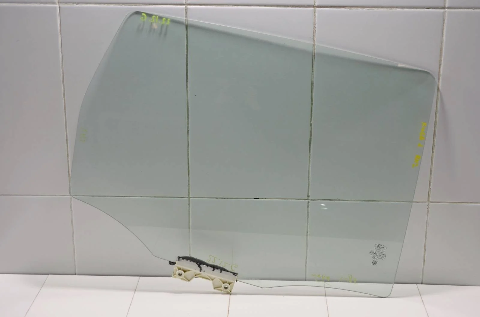 Стекло двери Ford Kuga 2012+ 1787167 CBS, заднее правое