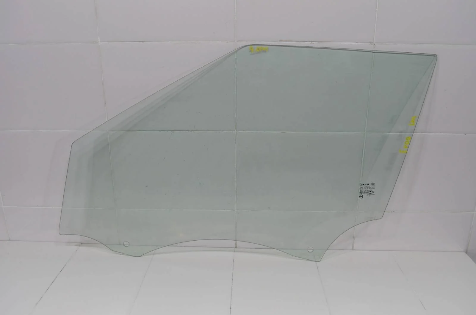 Стекло двери Land Rover RANGE ROVER EVOQUE 2011-2018 LR044526 L538, переднее левое