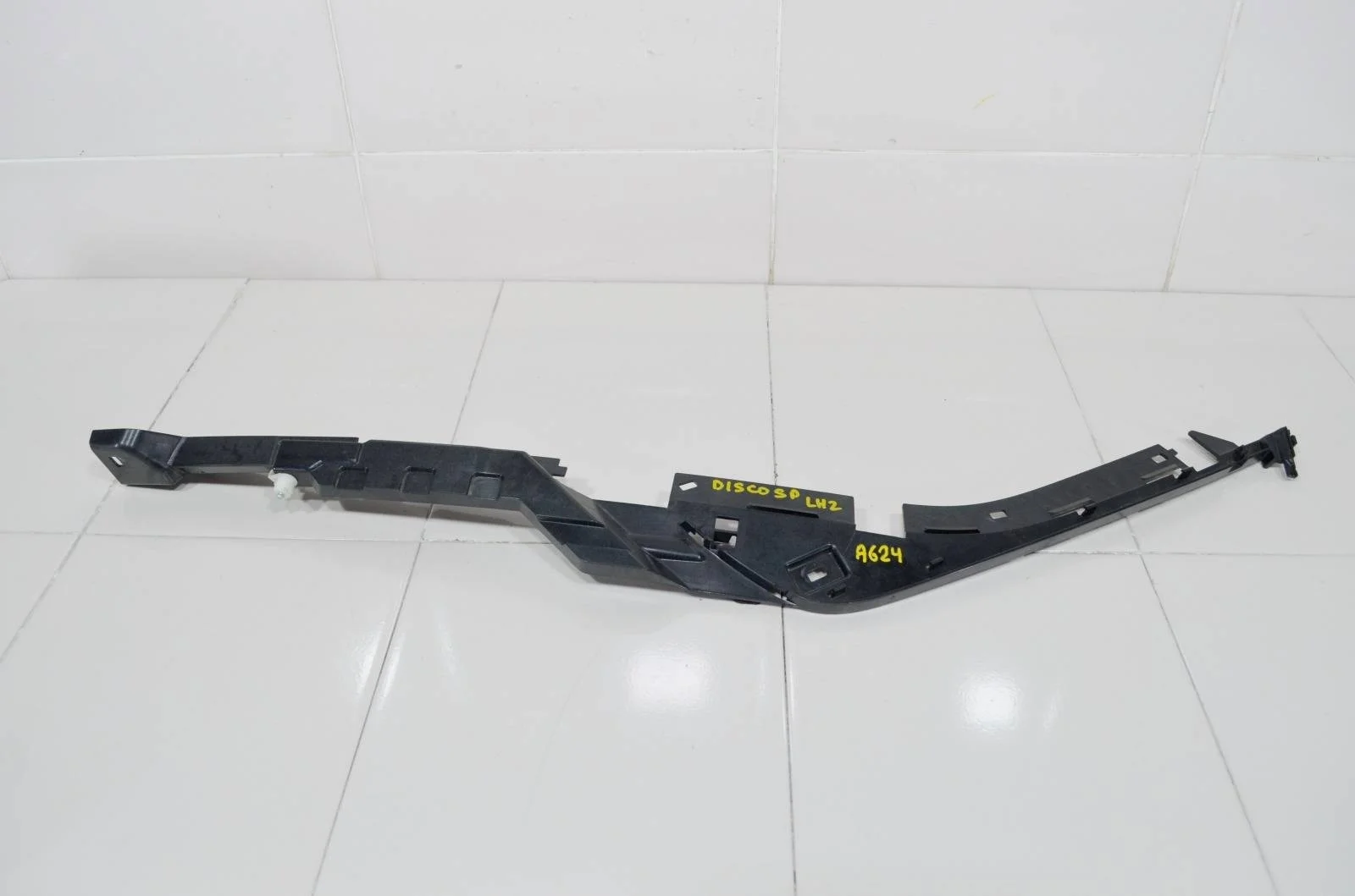 Направляющая стекла двери LAND ROVER DISCOVERY SPORT 2015+ LR074803 L550, задняя левая