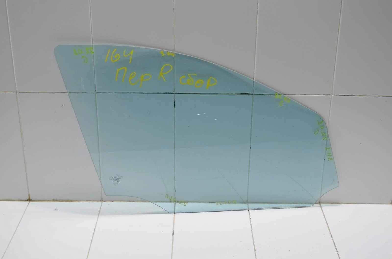 Стекло двери MERCEDES-BENZ GL-class 2006-2012 A1647251210 X164, переднее правое