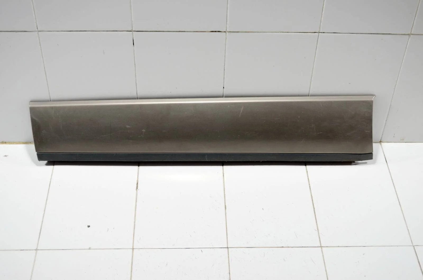 Молдинг двери Land Rover RANGE ROVER EVOQUE 2011+ LR044667 L538, передний левый