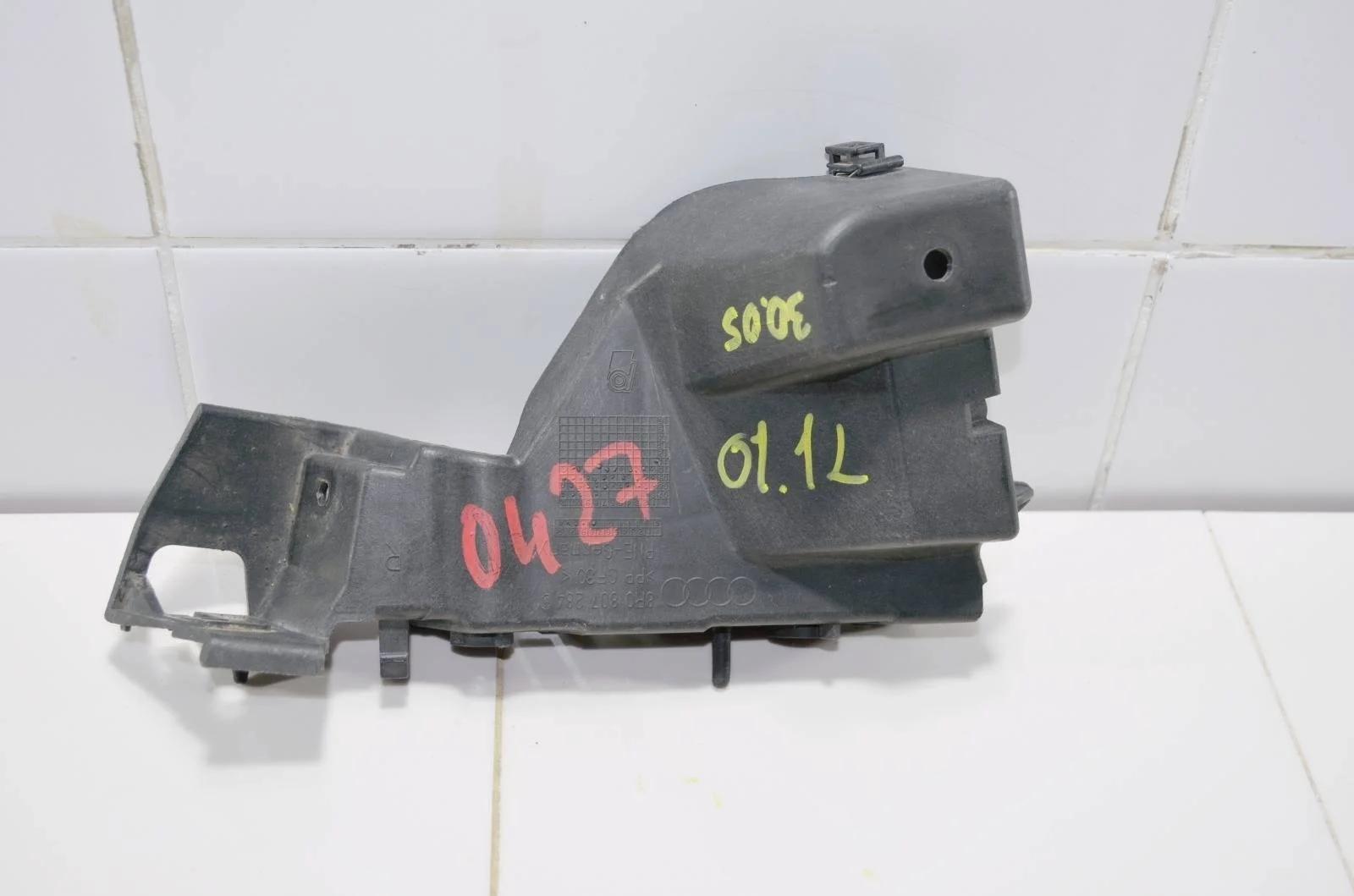 Кронштейн бампера AUDI Q5 2008-2017 8R0807284C 8R, передний правый