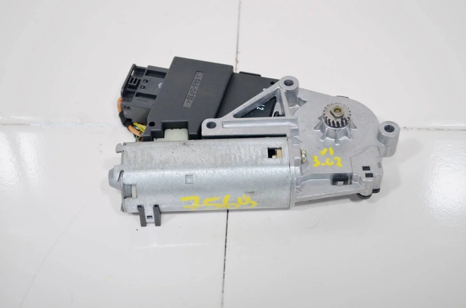 Мотор люка BMW X5 1999-2006 67616922652 E53