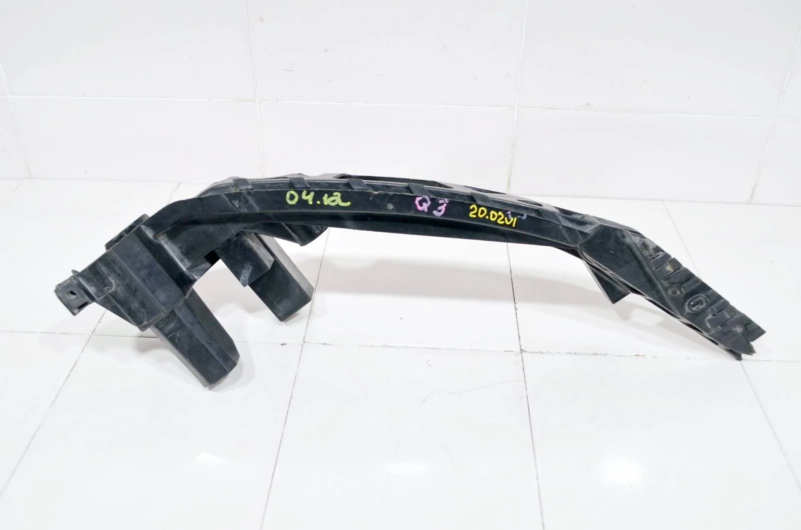 Кронштейн фары Audi Q3 2011+ 8U0805608A 8U, правый