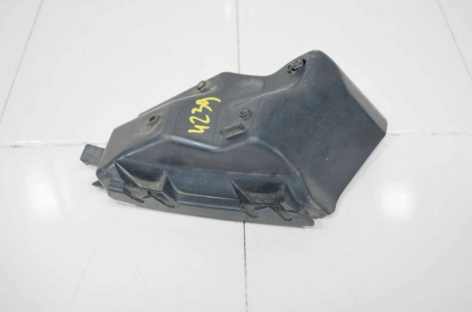 Кронштейн бампера FORD FOCUS 2010+ 1705925 3, задний левый