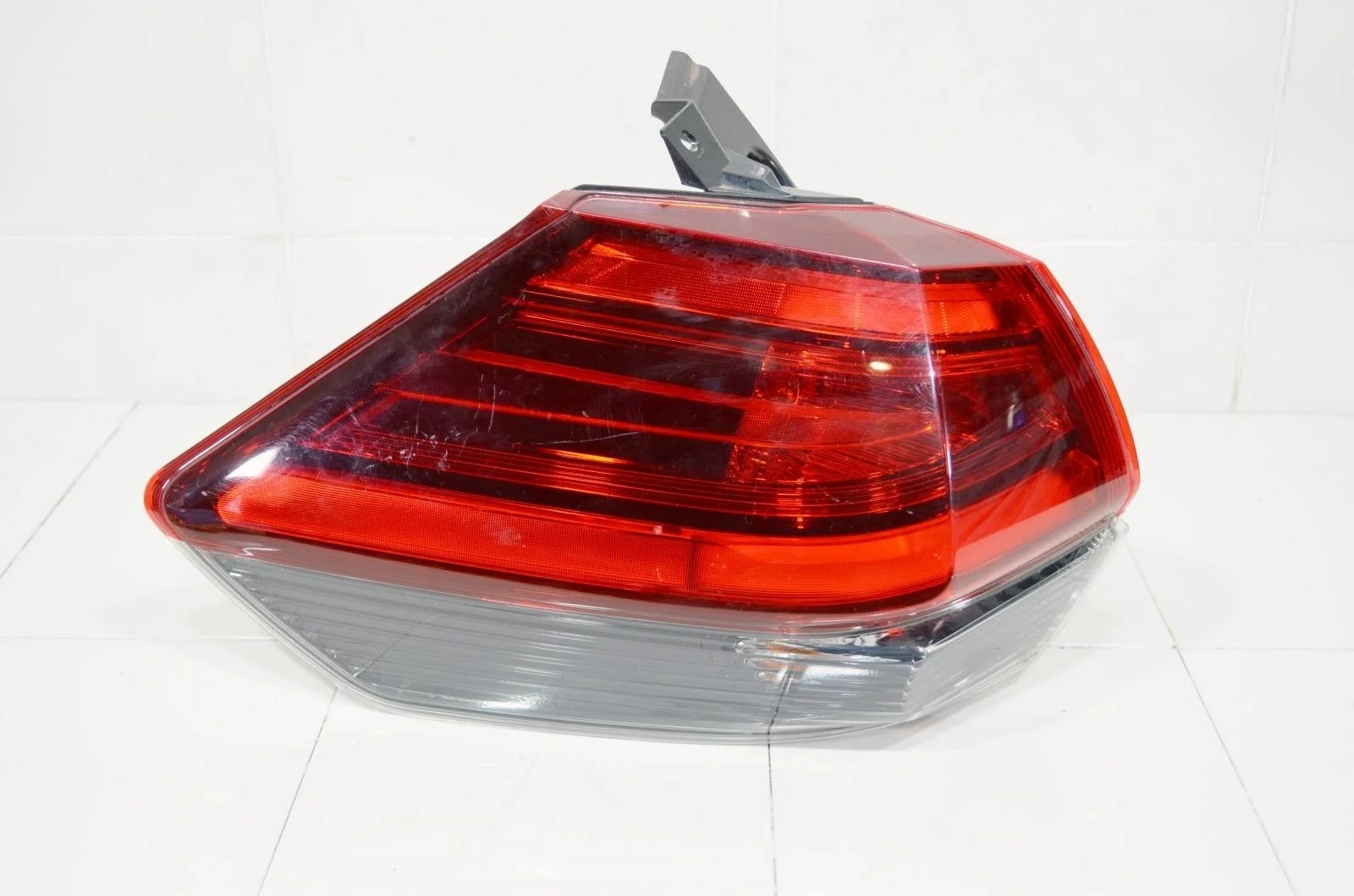 Фонарь NISSAN X-TRAIL 2017+ 265556FP0A T32, левый