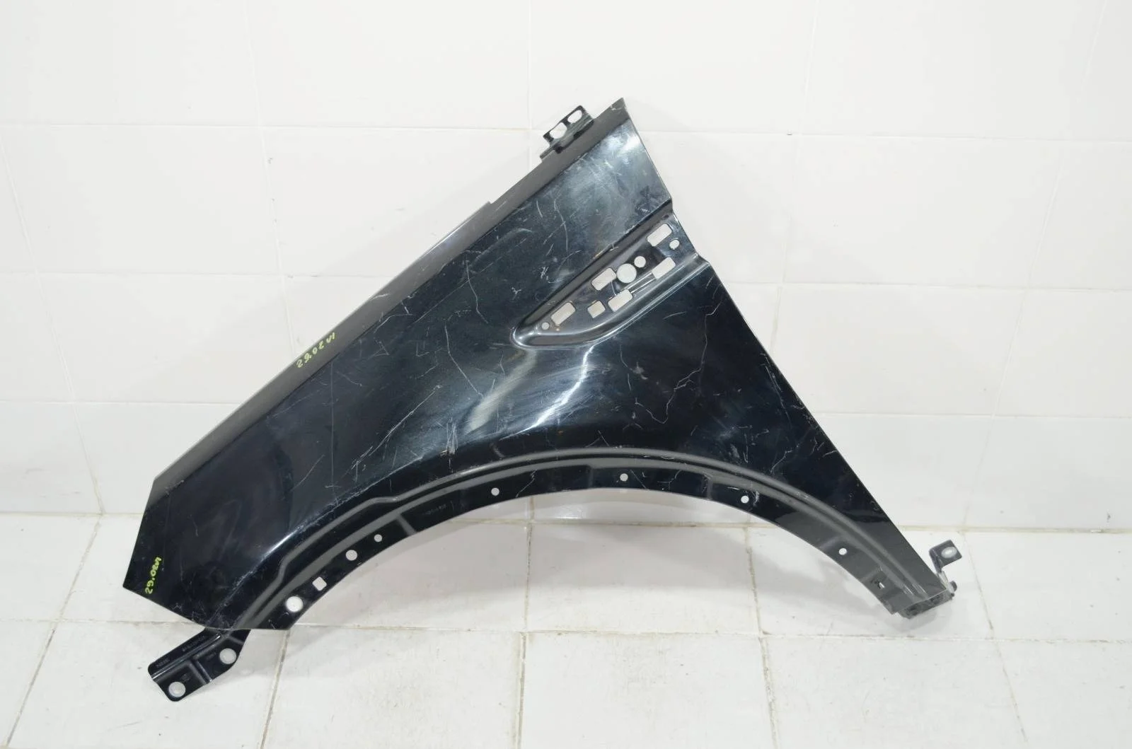 Крыло LAND ROVER DISCOVERY SPORT 2015+ LR061384 L550, переднее левое