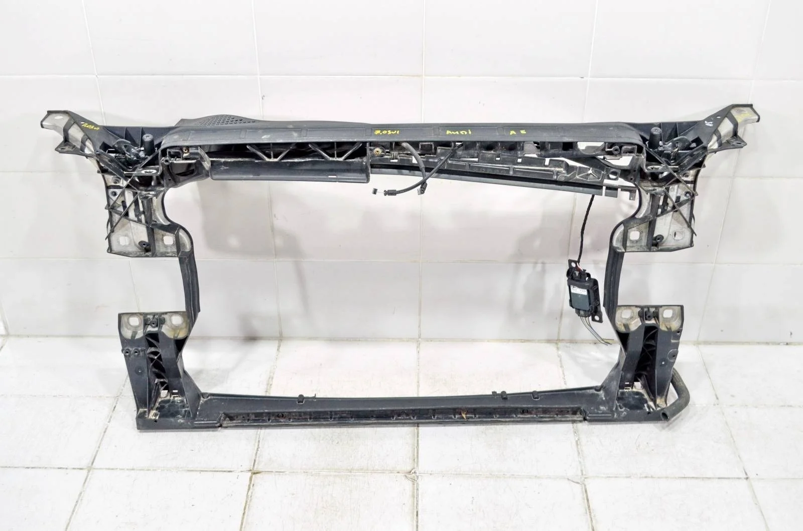 Панель передняя (телевизор) AUDI A5 2016+ 8W0805594 F5