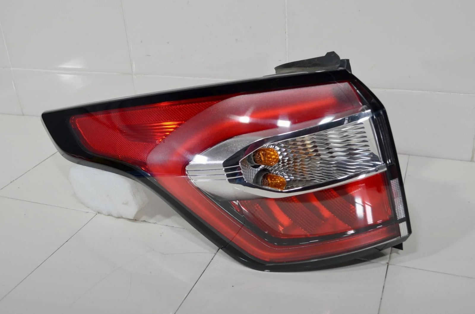 Фонарь Ford Kuga 2016+ 2069450 CBS, левый