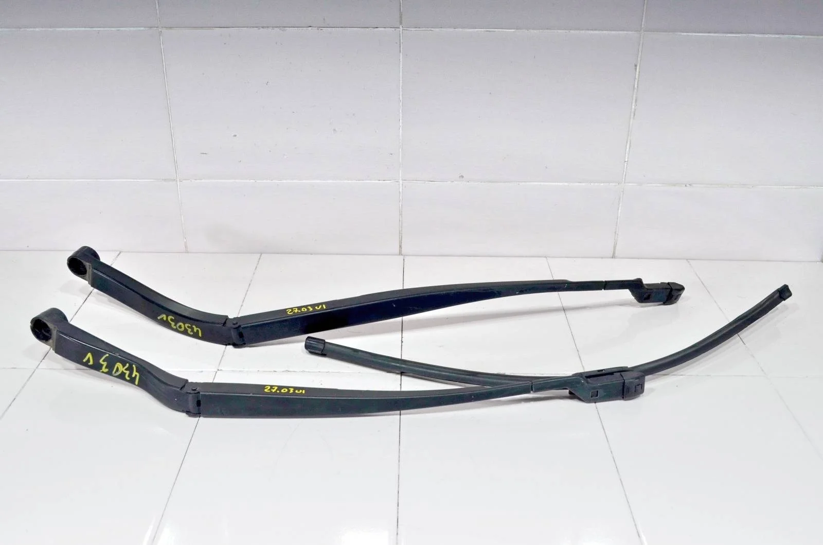 Поводок стеклоочистителя (К-кт) Cadillac SRX 2009+ 22872978 2