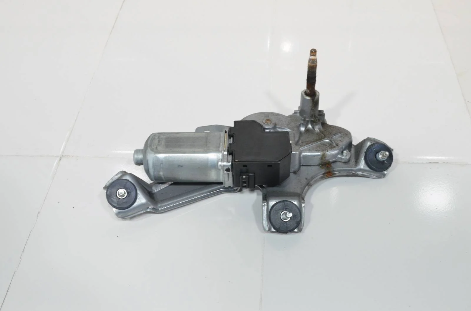 Мотор стеклоочистителя TOYOTA SIENNA 2003-2010 85130AE010 2, задний