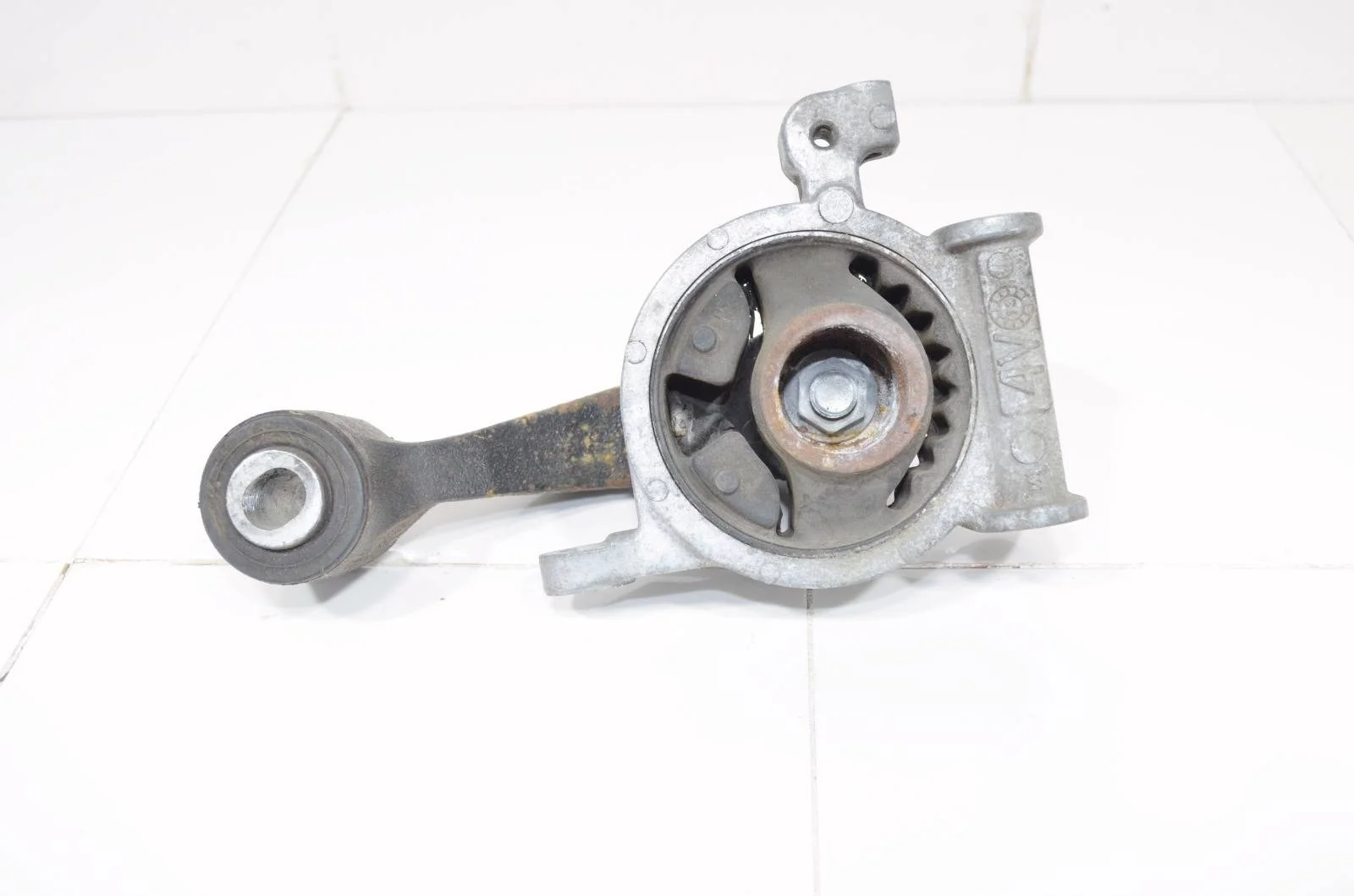 Опора двигателя NISSAN PATHFINDER 2012+ 113604RA0A R52, задняя