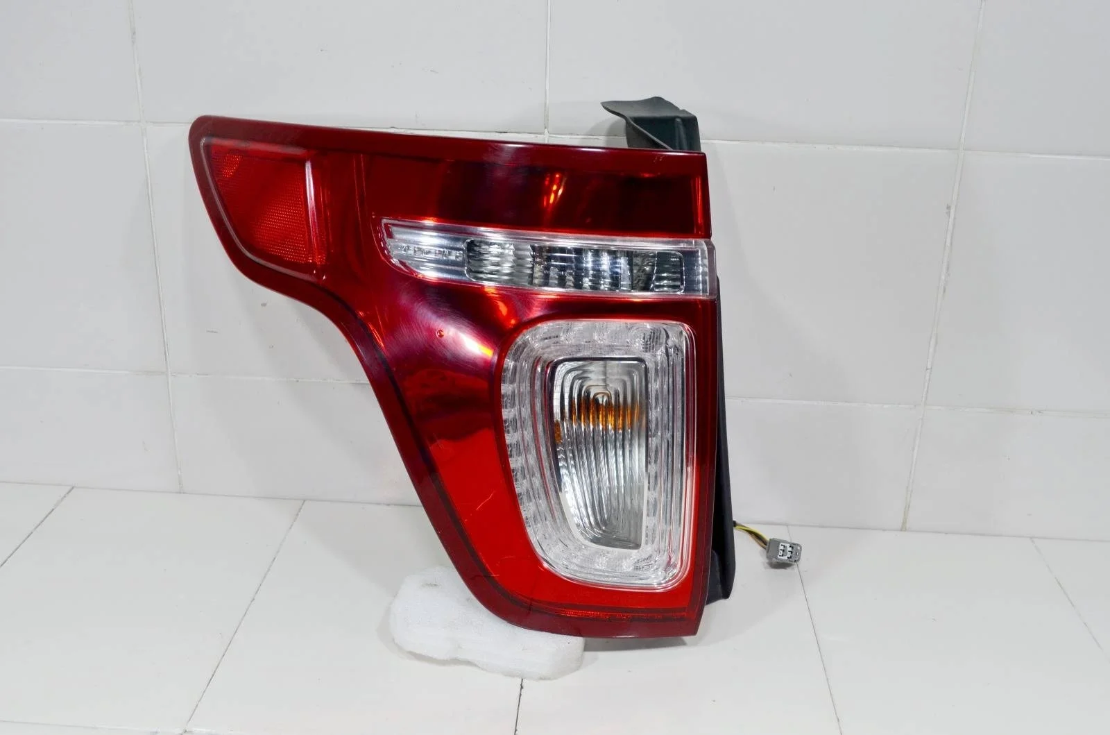 Фонарь FORD EXPLORER 2015-2019 FB5Z13405B U502, левый