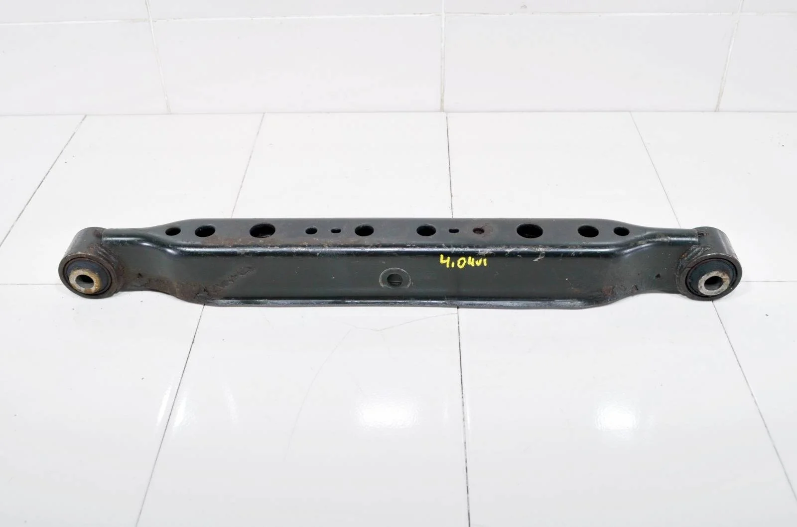 Рычаг поперечный NISSAN ROGUE SPORT 2017+ 55110JG01E J11, задний правый