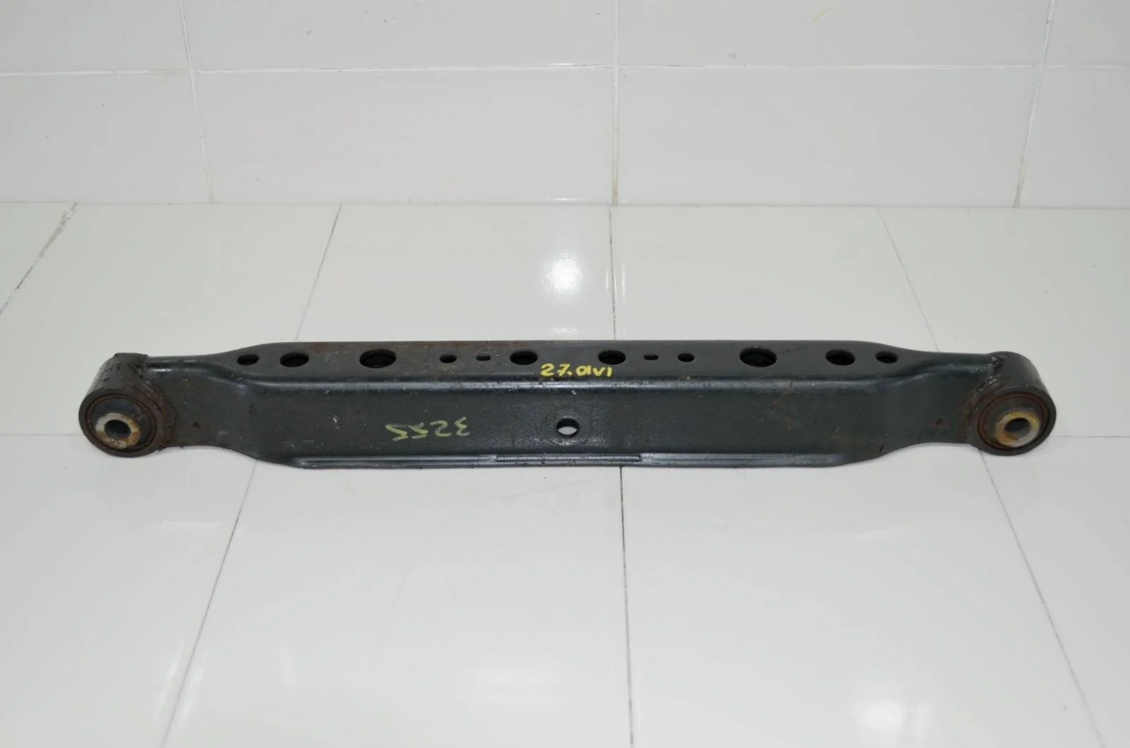 Рычаг поперечный NISSAN ROGUE SPORT 2017+ 55111JG01E J11, задний левый