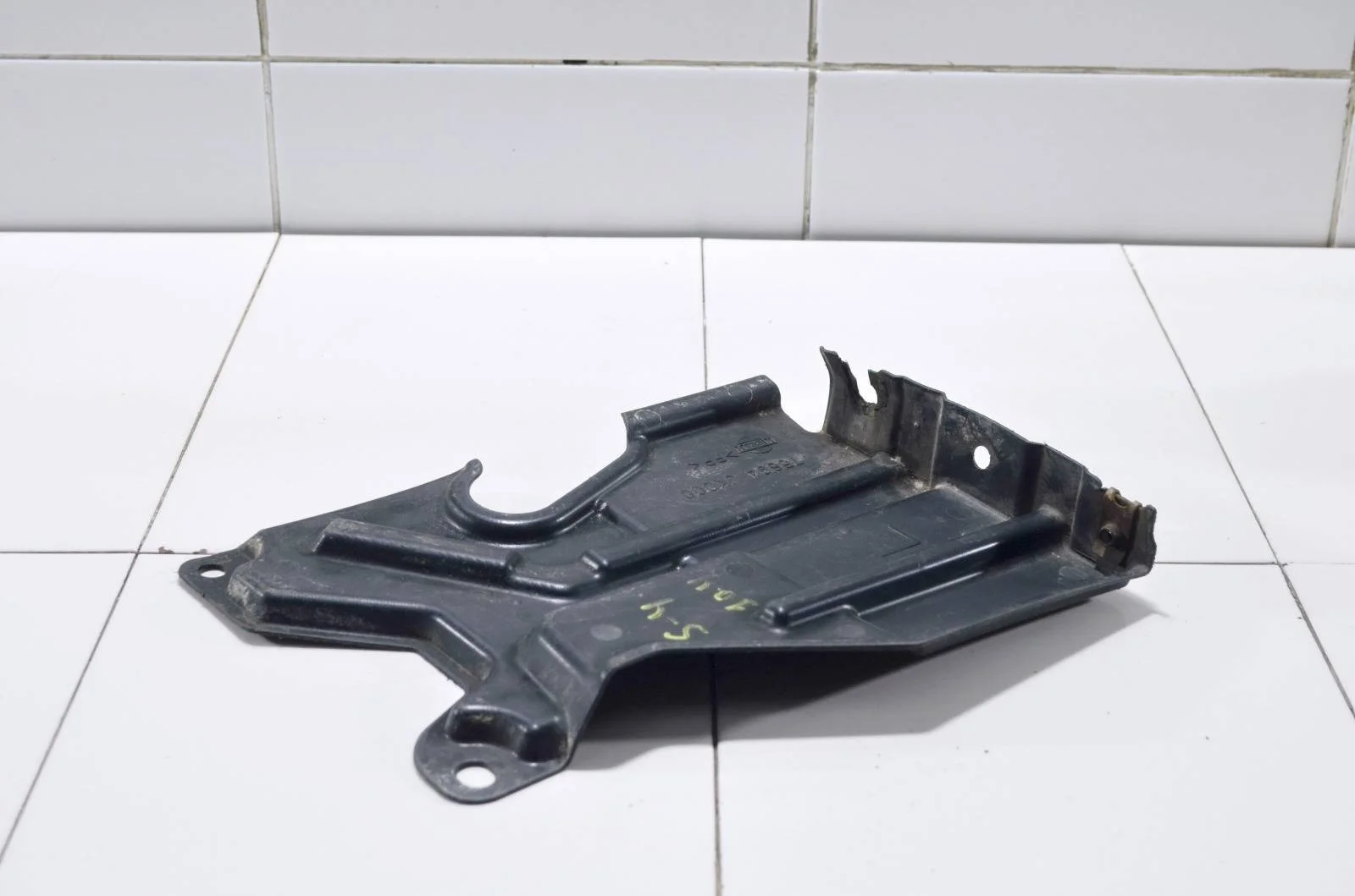 Пыльник двигателя INFINITI G35 2008 75894JK000 V36, левый