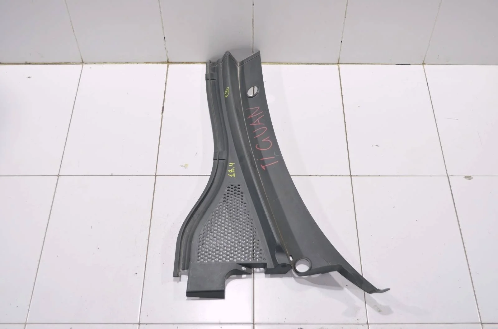 Жабо решетка VOLKSWAGEN TIGUAN 2016+ 5NB819403D 2, левое