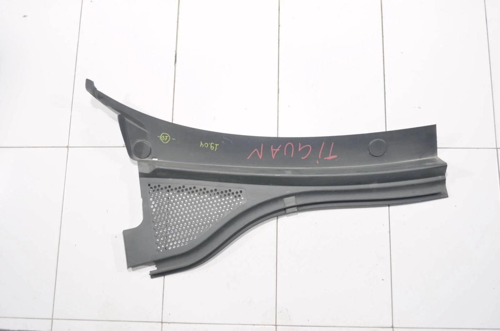 Жабо решетка Volkswagen Tiguan 2017+ 5NB819404C AD1, правое