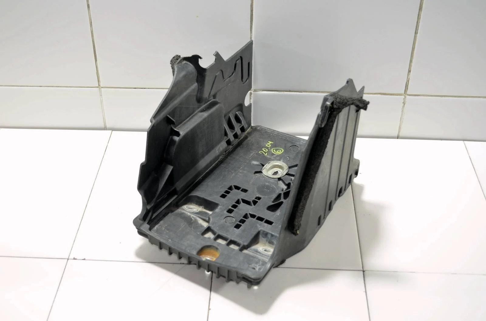 Площадка аккумулятора LAND ROVER DISCOVERY SPORT 2015+ LR023753 L550