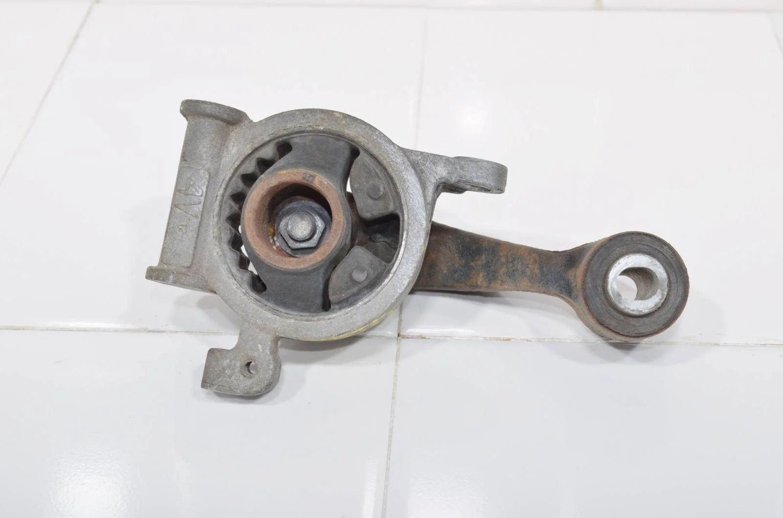 Опора двигателя NISSAN PATHFINDER 2012+ 113604RA0A R52, задняя