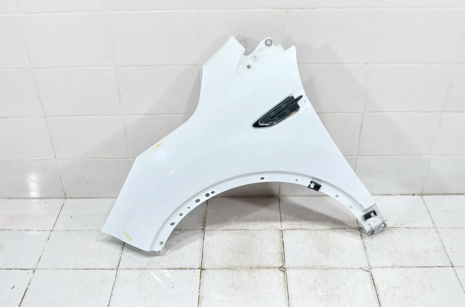 Крыло Ford Kuga 2016+ 2344153 CBS, переднее левое