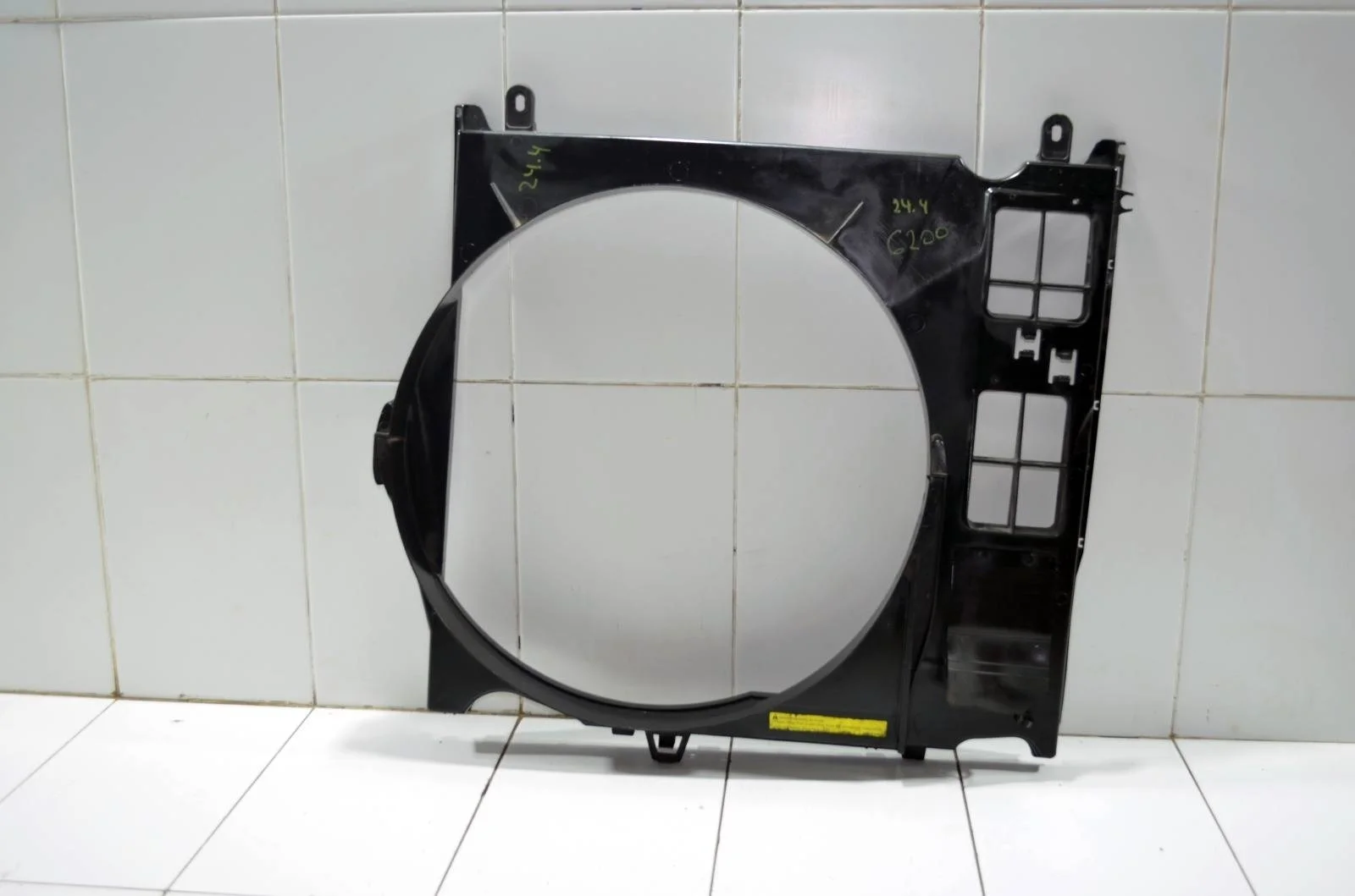 Диффузор вентилятора INFINITI QX56 2005 214767S000 JA60