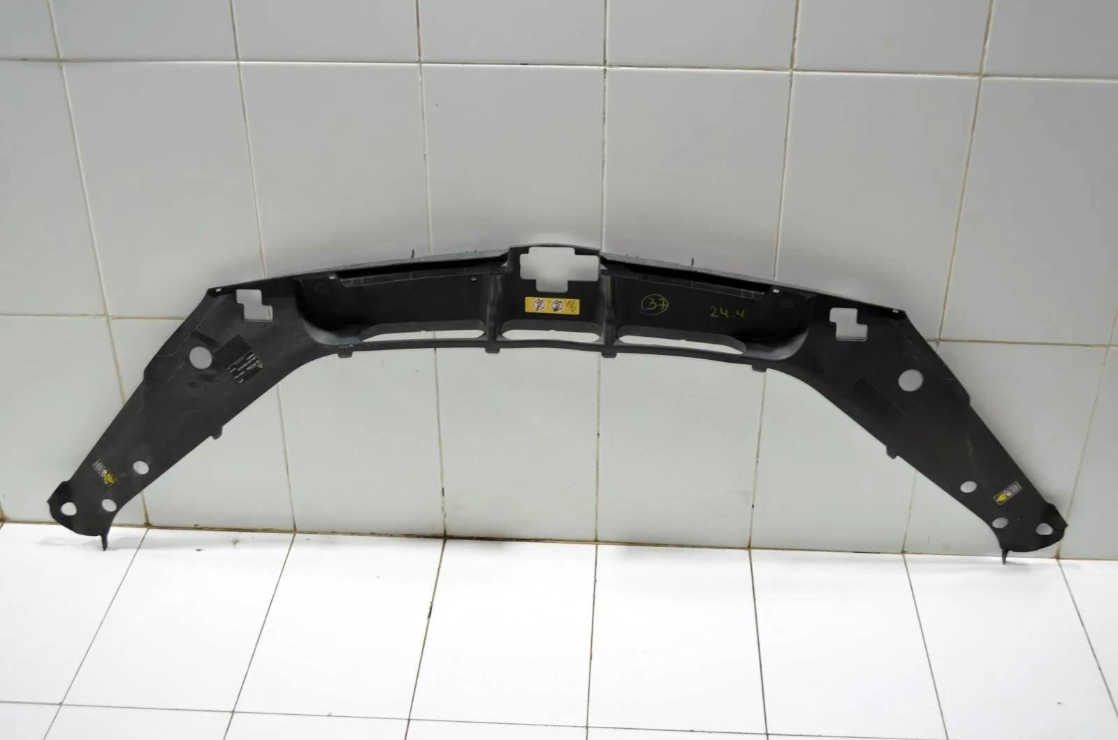 Кожух замка капота MERCEDES-BENZ M-Class 2011+ A1668842922 W166