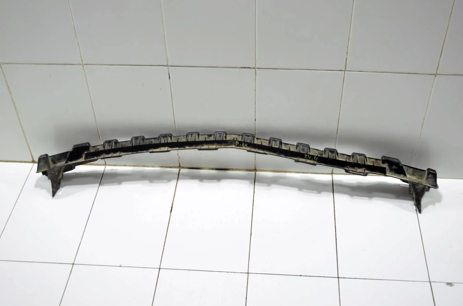 Кронштейн бампера MERCEDES-BENZ C-Class 2007+ A2048850065 W204, передний