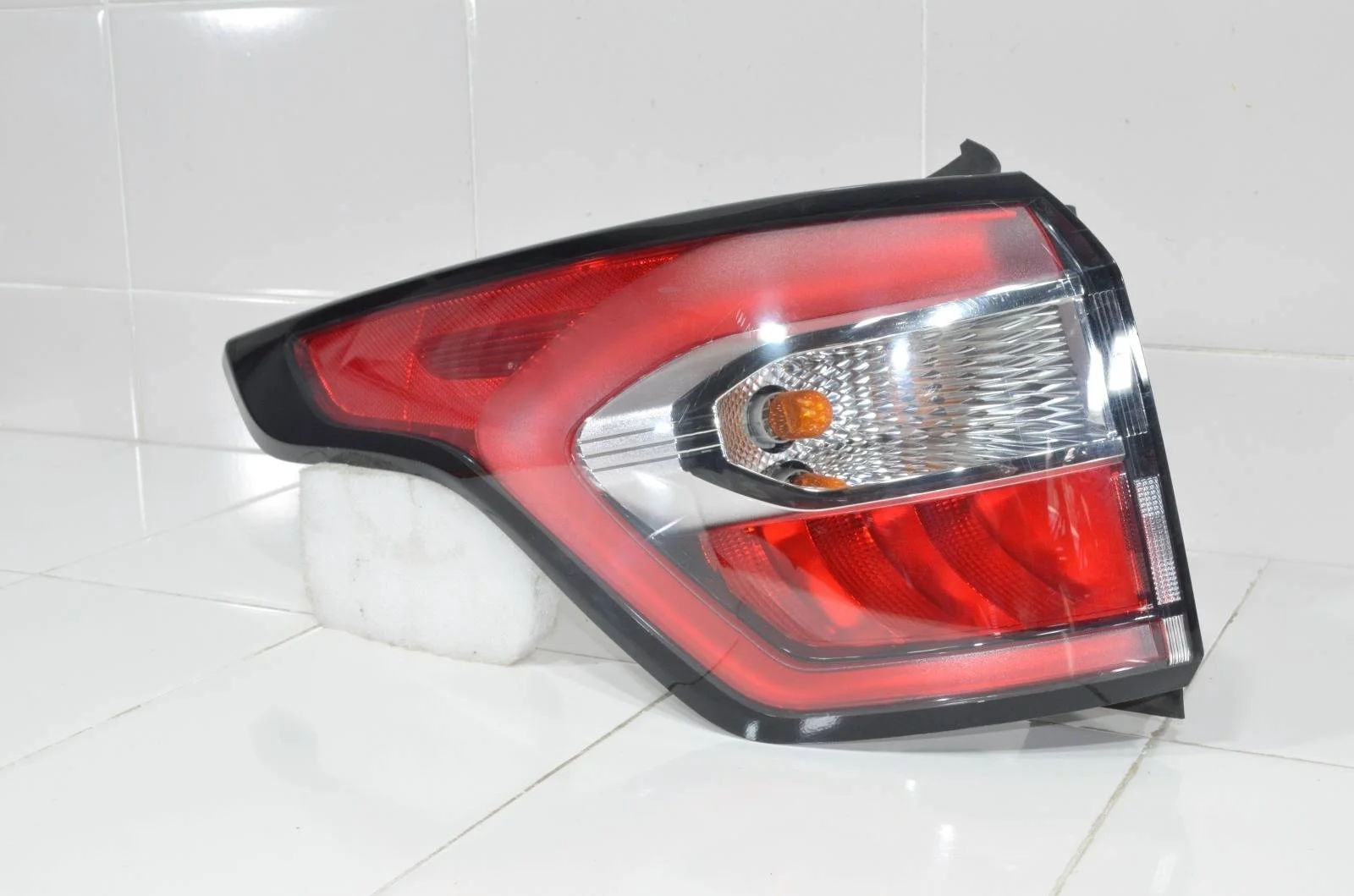 Фонарь Ford Kuga 2016+ 2069450 CBS, левый